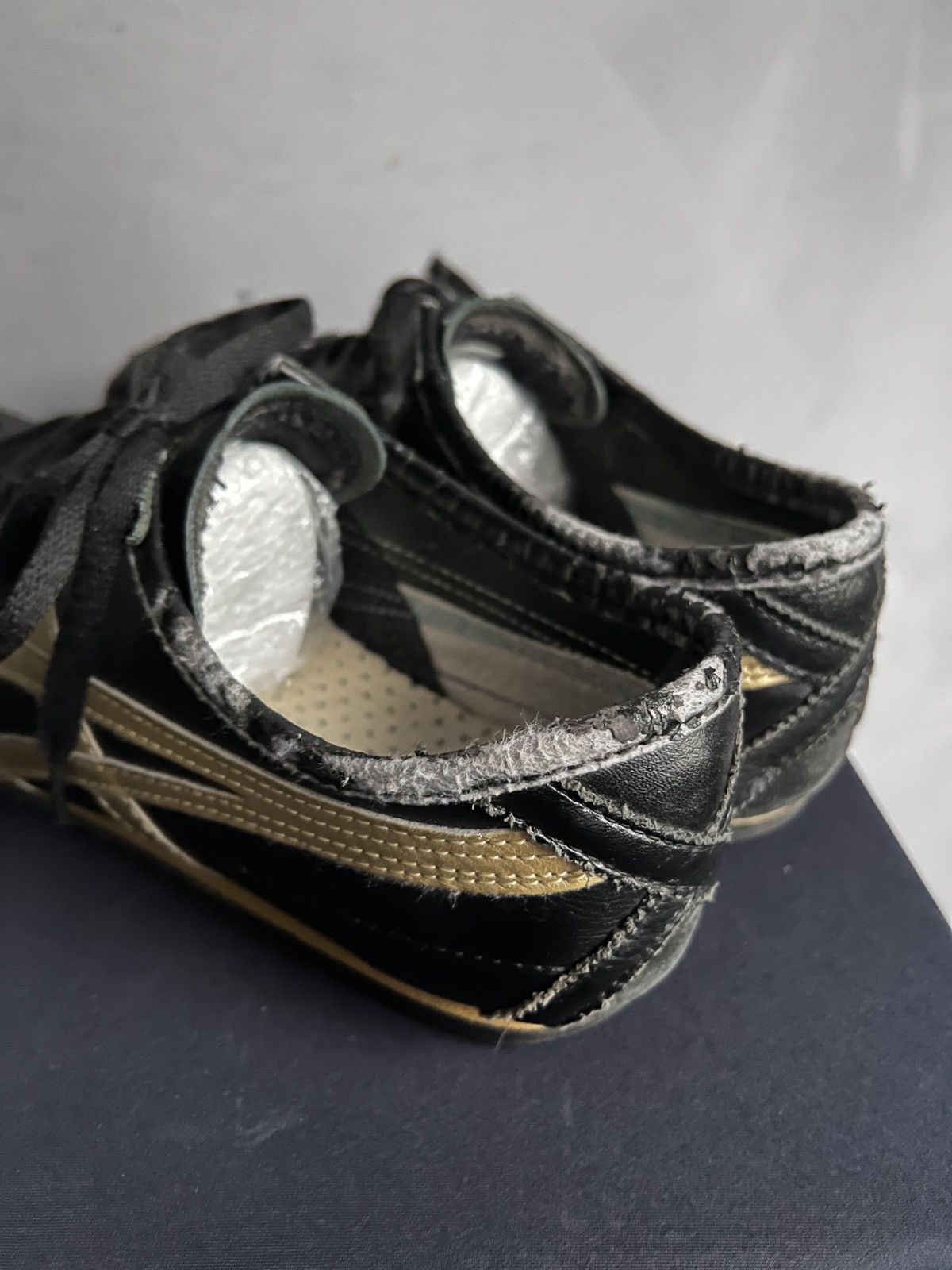 Onitsuka Tiger Onitsuka Tiger Mexico 66 Gold Black Shoes vintage y2k Size US 10 / EU 43 - 7 Thumbnail