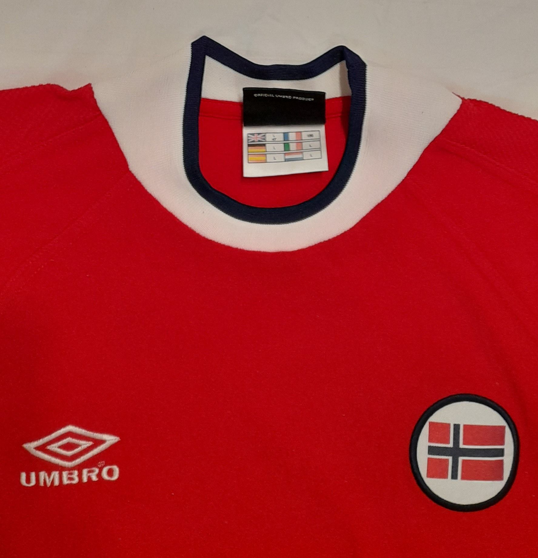 Umbro × Vintage Norway Home football shirt 2000-01 Umbro formUV Solskjær Size US L / EU 52-54 / 3 - 3 Thumbnail