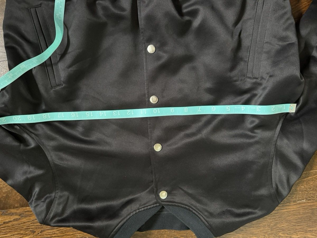 Victoria's Secret Victoria’s Secret 2016 Paris Black Satin Bomber Jacket L Size L / US 10 / IT 46 - 8 Thumbnail