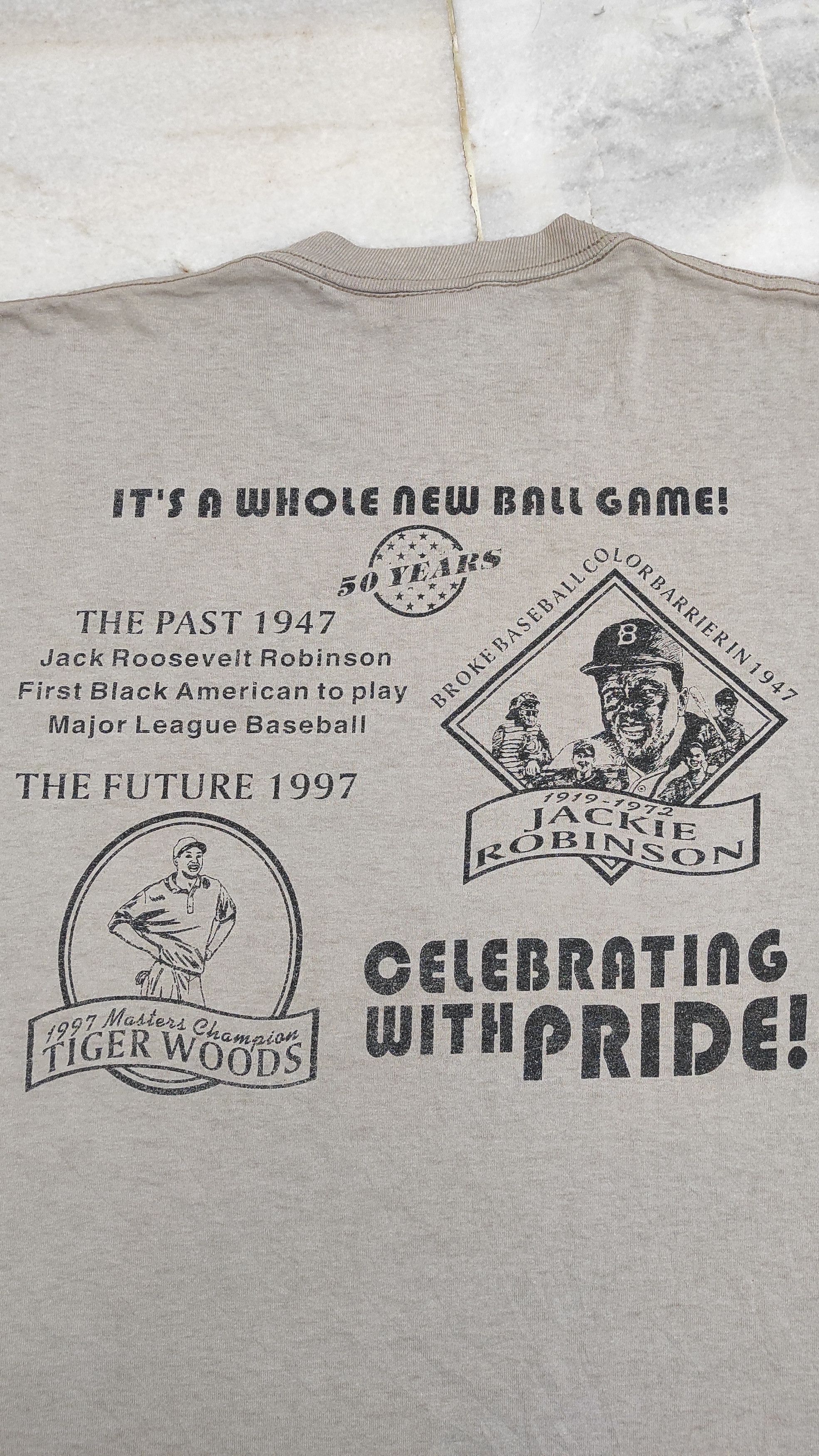 Rap Tees Vintage 1997 Jackie Robinson and Tiger Woods memorable Tee Size US XL / EU 56 / 4 - 1 Thumbnail