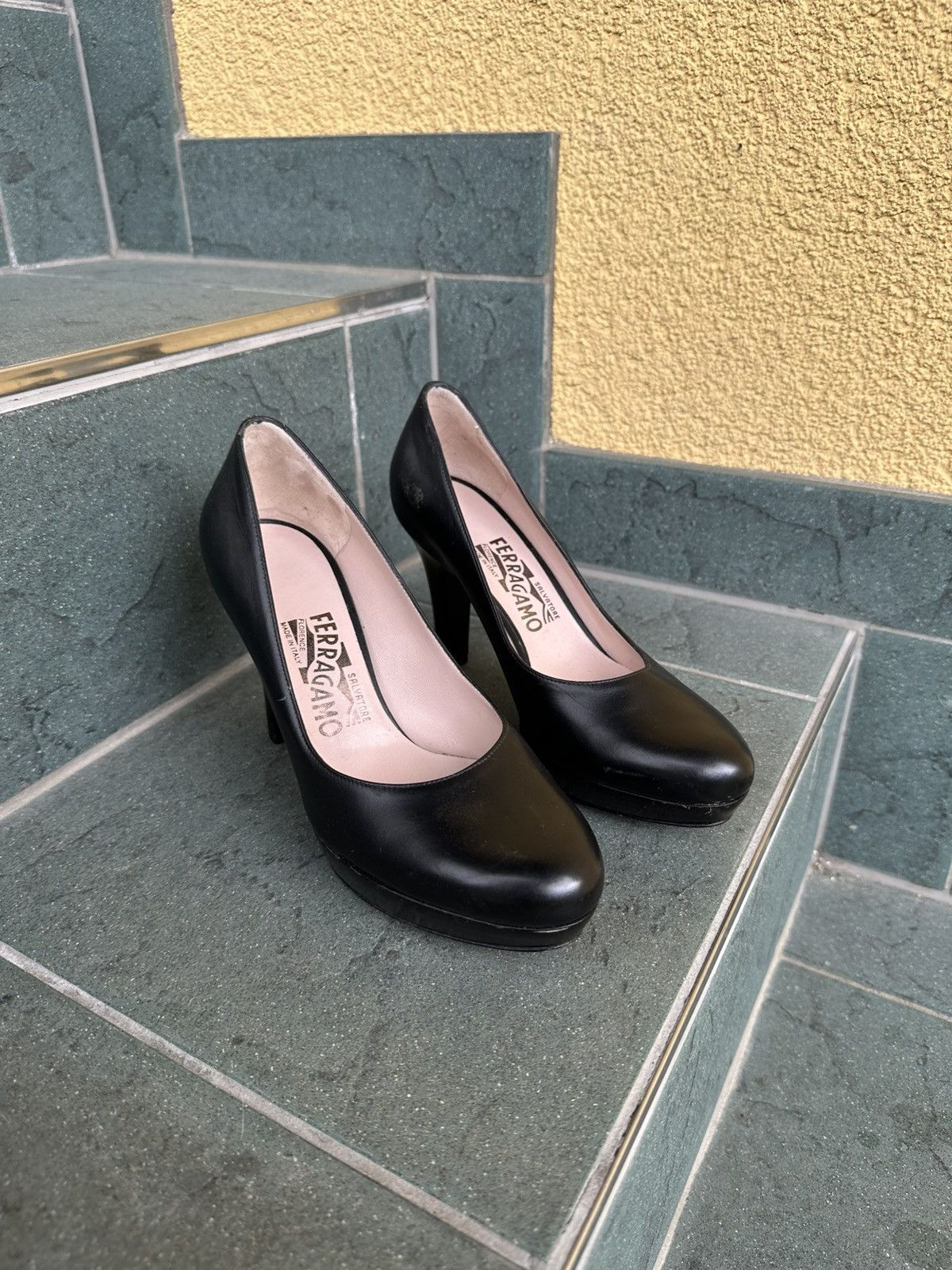 Salvatore Ferragamo Salvatore Ferragamo Heels Pumps Black Leather 5.5 size 36 Size US 5.5 / IT 35.5 - 1 Thumbnail