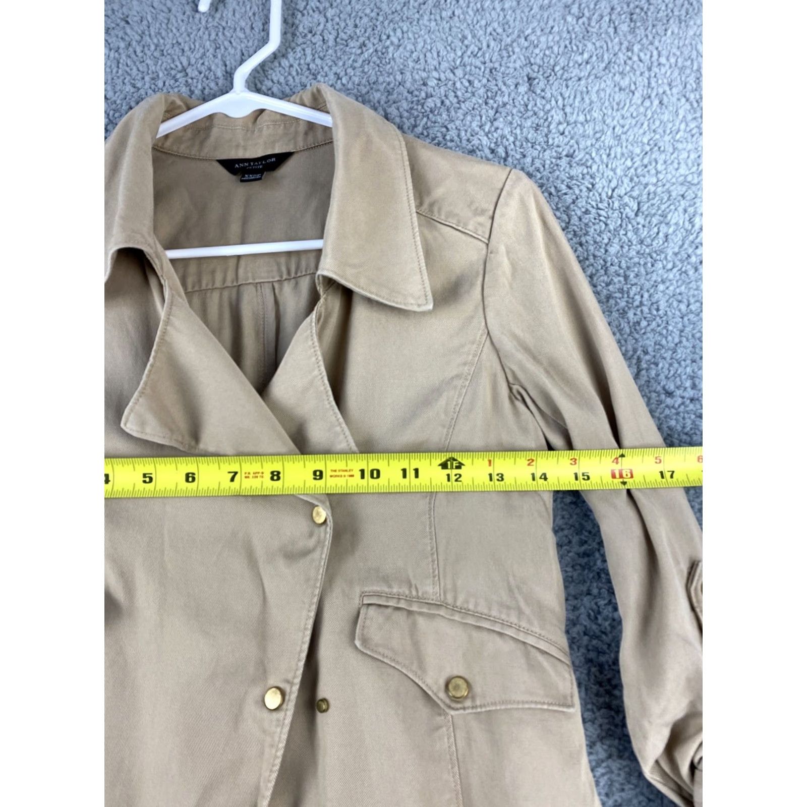 Ann Taylor VINTAGE Ann Taylor Loft Blouse Shirt Womens XXS Tan Long Sleeve Roll Tab Pocket Collared 34-26 Case Sensitive Size XXS / US 00 / IT 34 - 6 Thumbnail