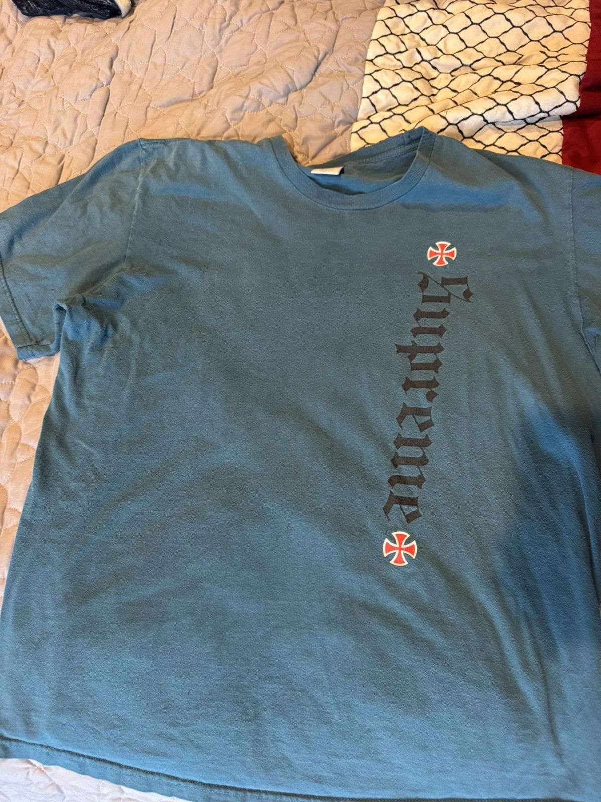 Supreme Supreme x Independent old english tee slate Size US XL / EU 56 / 4 - 2 Thumbnail