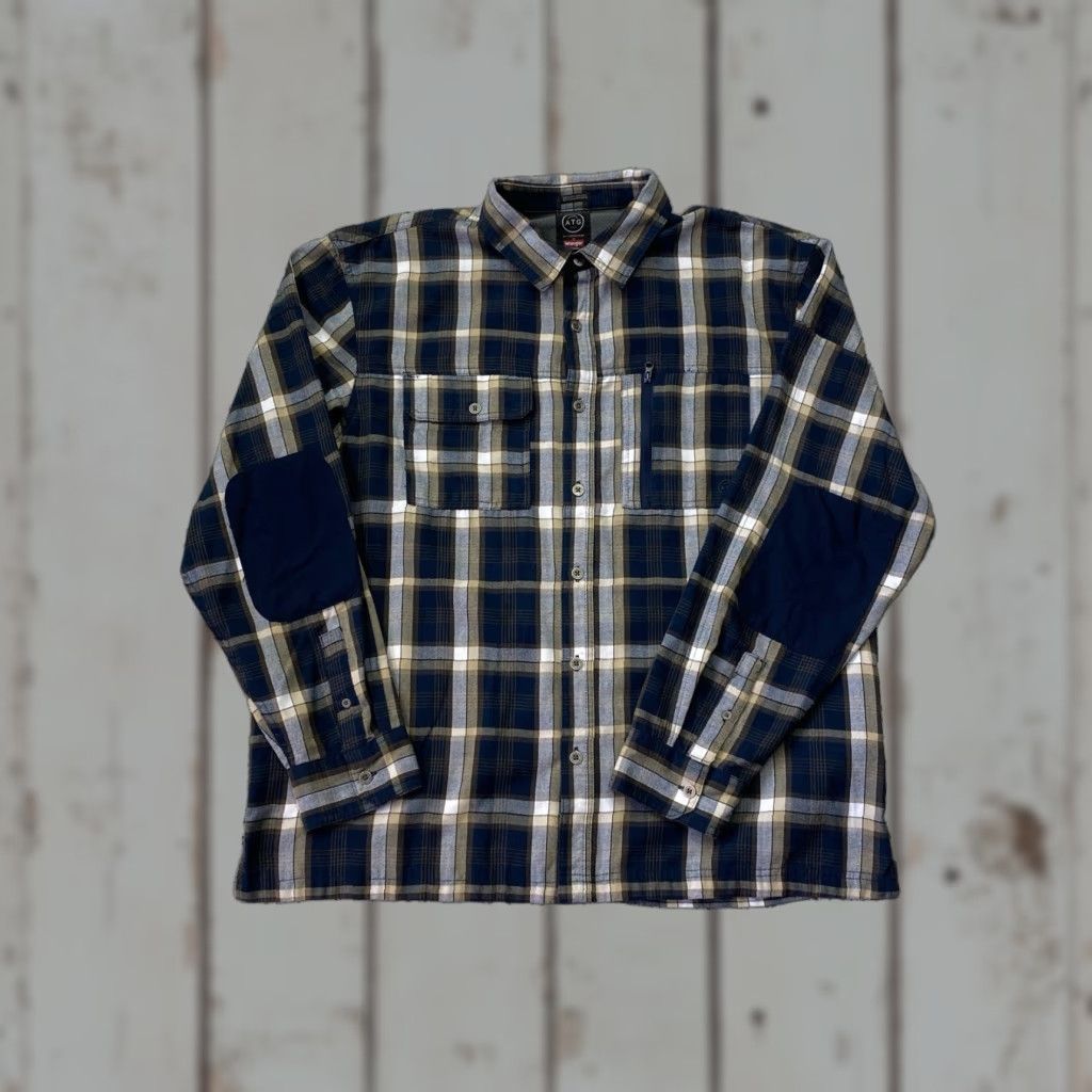 Wrangler Wrangler ATG Shirt Mens Medium Blue Plaid Flannel Long Sleeve Button-Up Pocketed Casual Workwear Size US M / EU 48-50 / 2 - 1 Thumbnail