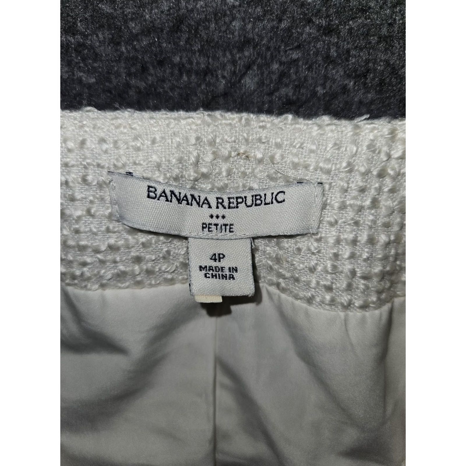 Banana Republic VINTAGE Banana Republic Jacket Womens Petite 4P White Boucle Textured Lined Pockets Hook Wool Blazer Short 2 Front Pockets Notched Black? Size S / US 4 / IT 40 - 2 Thumbnail