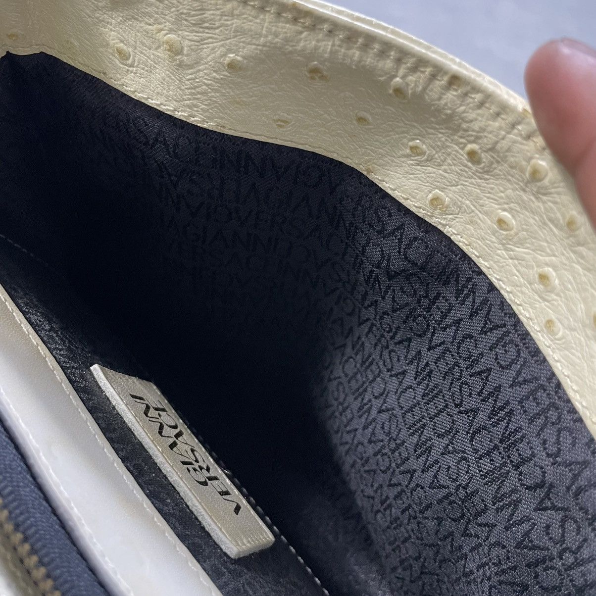 Versace GIANNI VERSACE PEARL WHITE OSTRITCH HAND BAG Size ONE SIZE - 19 Thumbnail