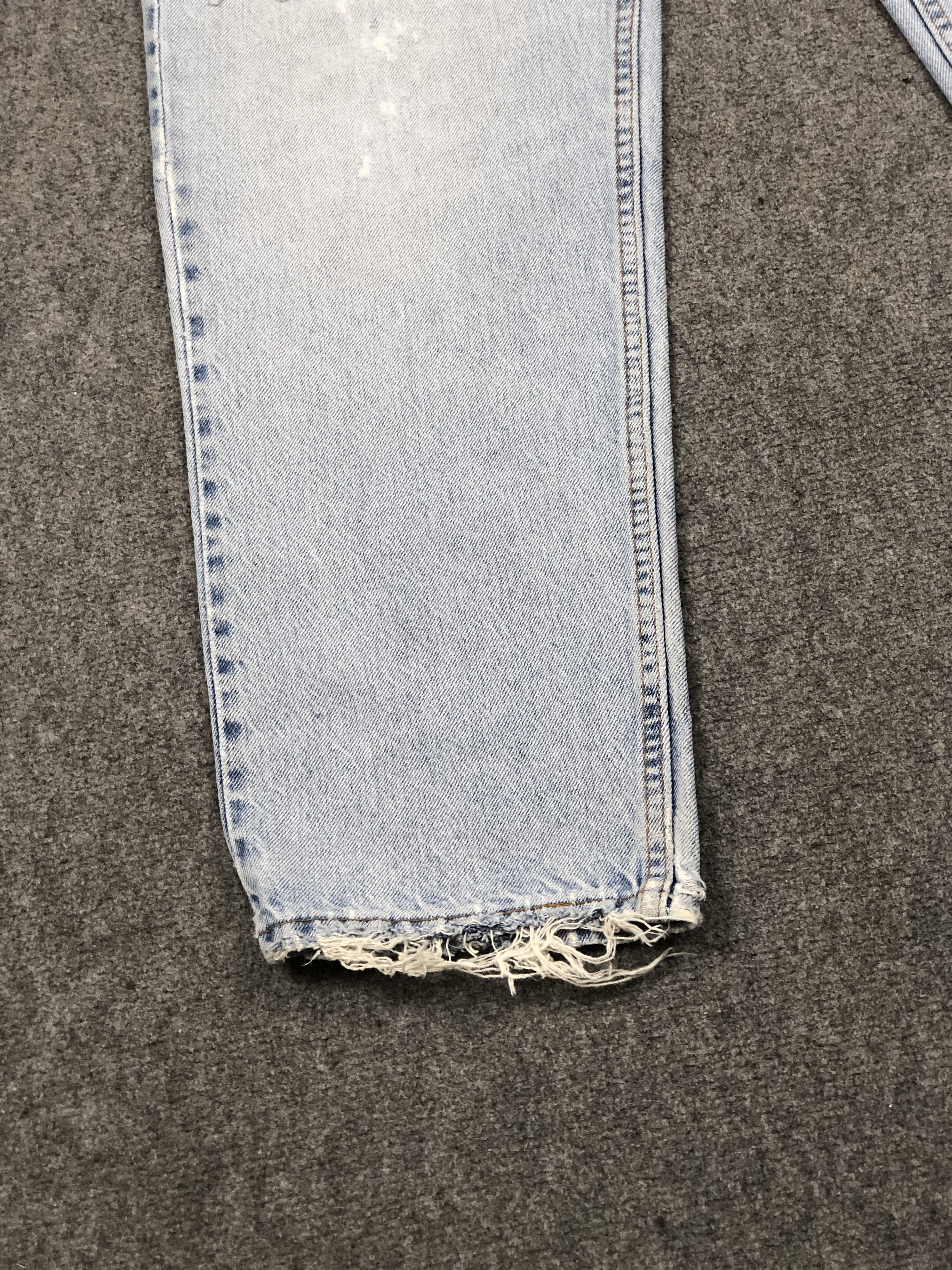 Levi's Distressed Vintage 90s Levis Light Washed Jeans DP2358 Size US 31 - 16 Thumbnail