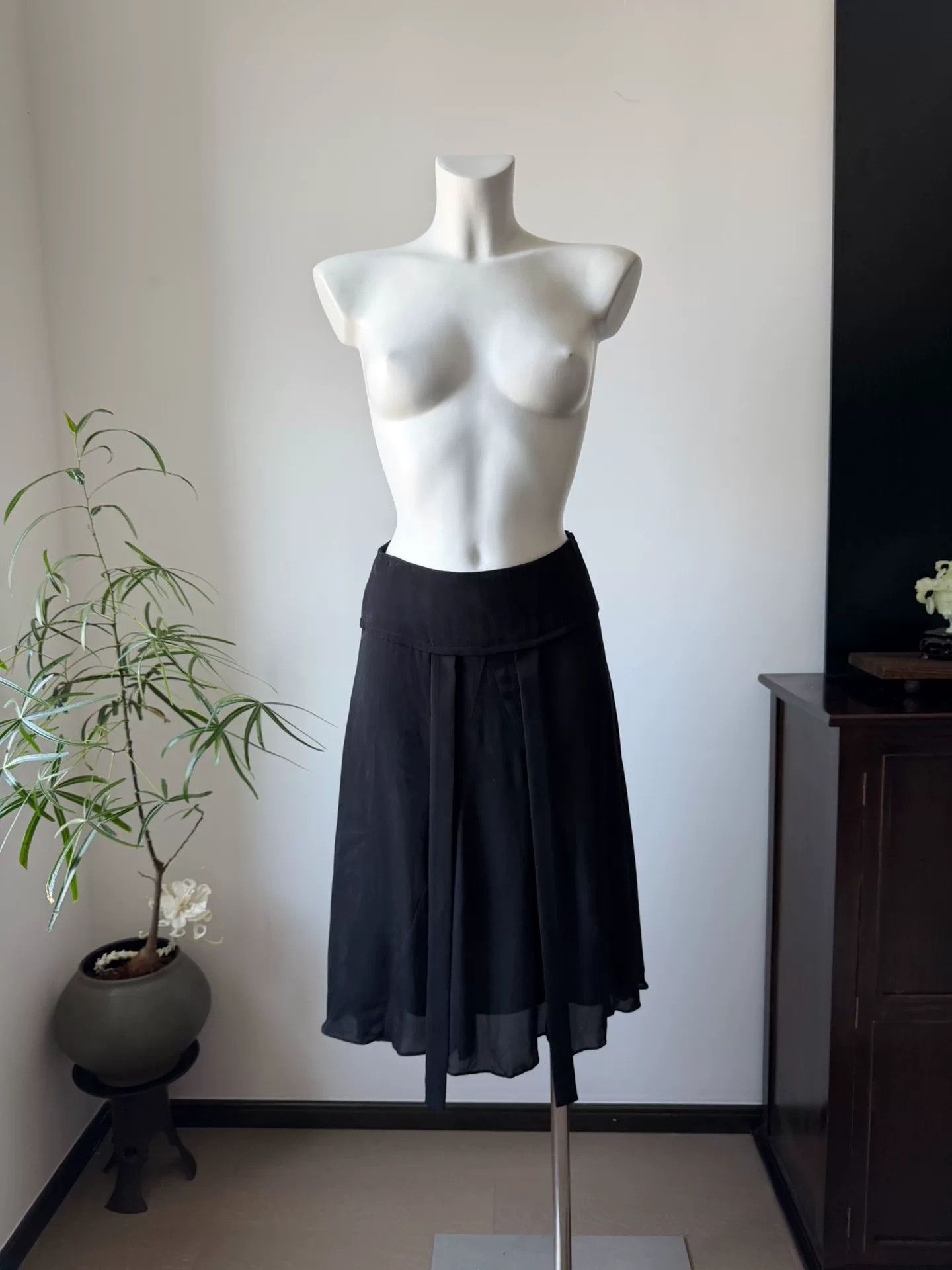 Kenzo KENZO Black Silk Pencil Flare Skirt Size 40" / US 18 - 1 Thumbnail