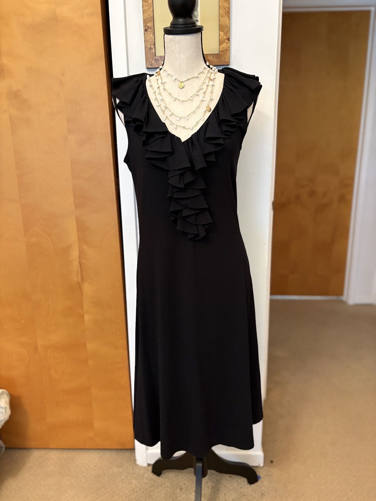 Ralph Lauren Ralph Lauren Sleeveless Ruffled V Neck Black Dress Large Size M / US 6-8 / IT 42-44 - 1 Thumbnail