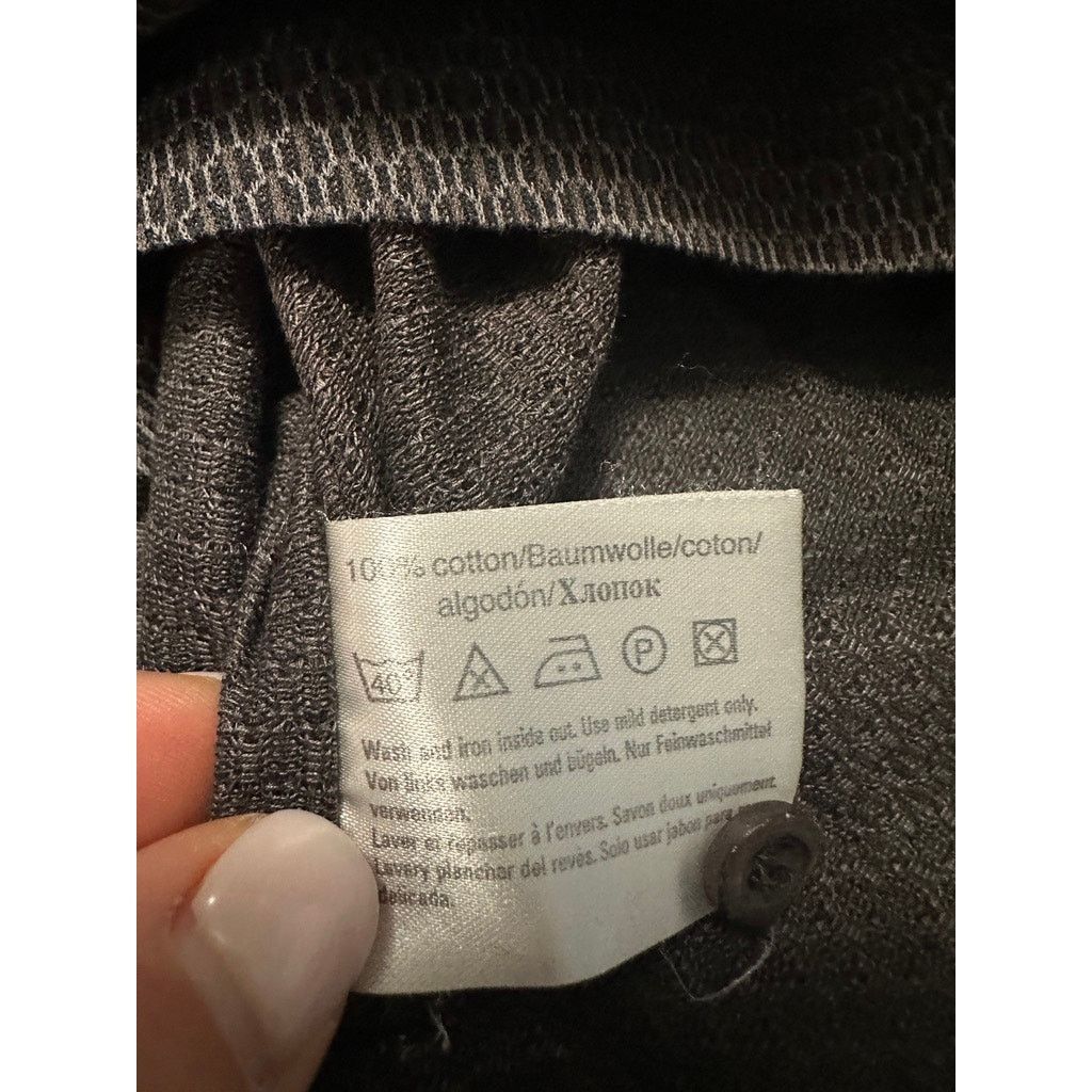 Hugo Boss Hugo Boss black textured button down size L Size US L / EU 52-54 / 3 - 7 Thumbnail