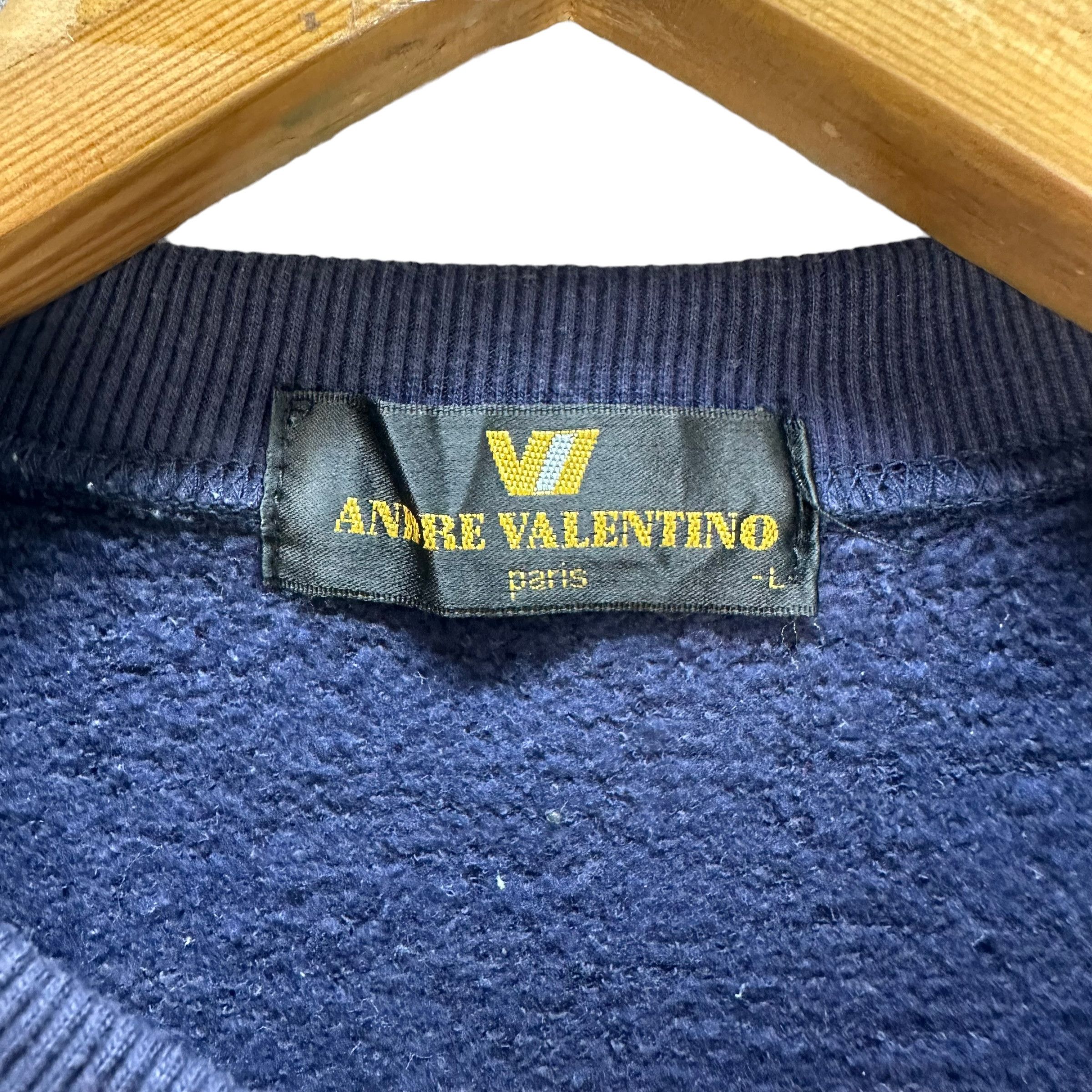 Vintage ANDRE VALENTINO PARIS EMBROIDERY LOGO SWEATSHIRTS #8906-037 Size US L / EU 52-54 / 3 - 6 Thumbnail