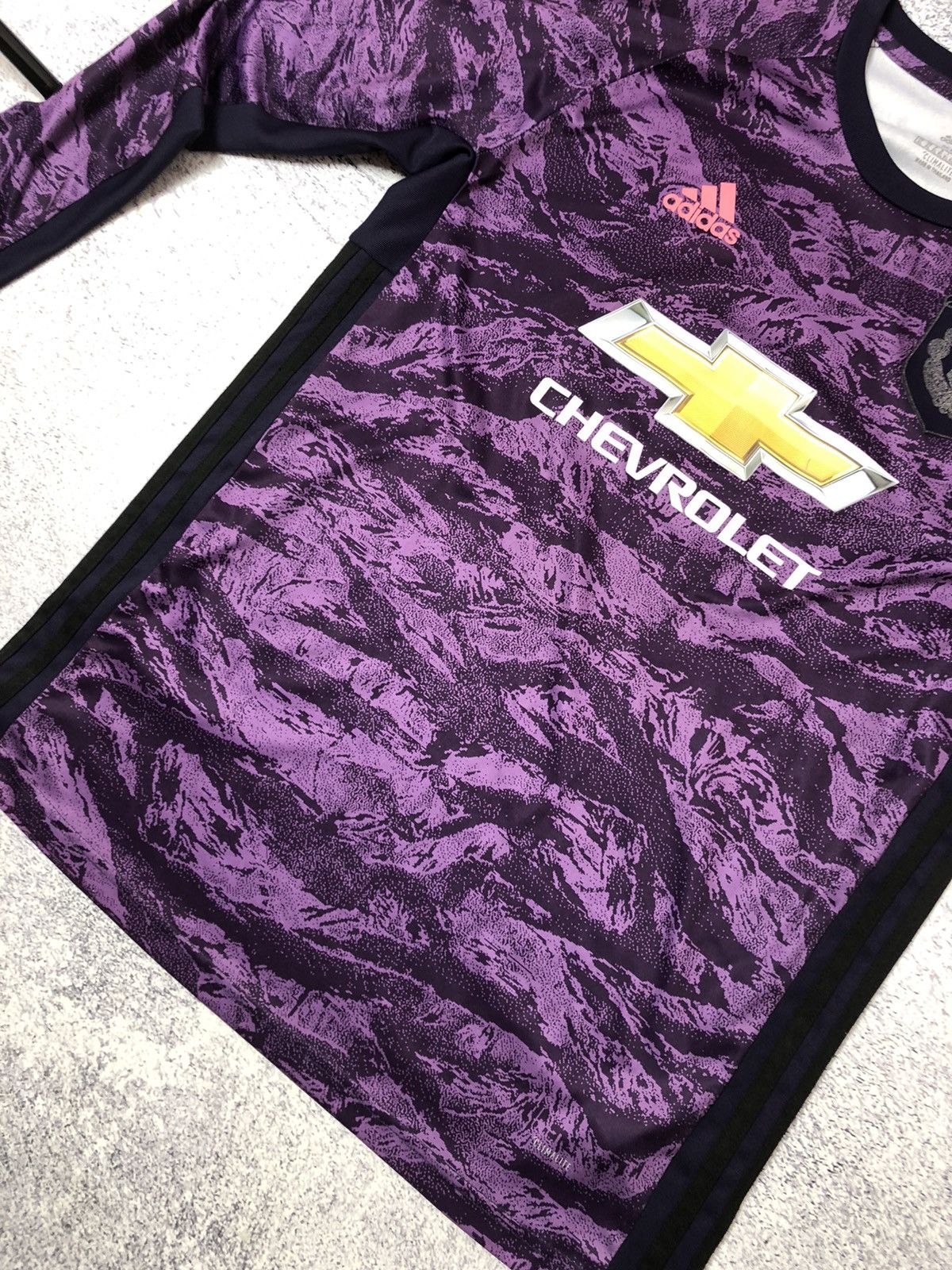 Adidas Soccer jersey Manchester United adidas size Xl y2k sport USA Size US M / EU 48-50 / 2 - 4 Thumbnail
