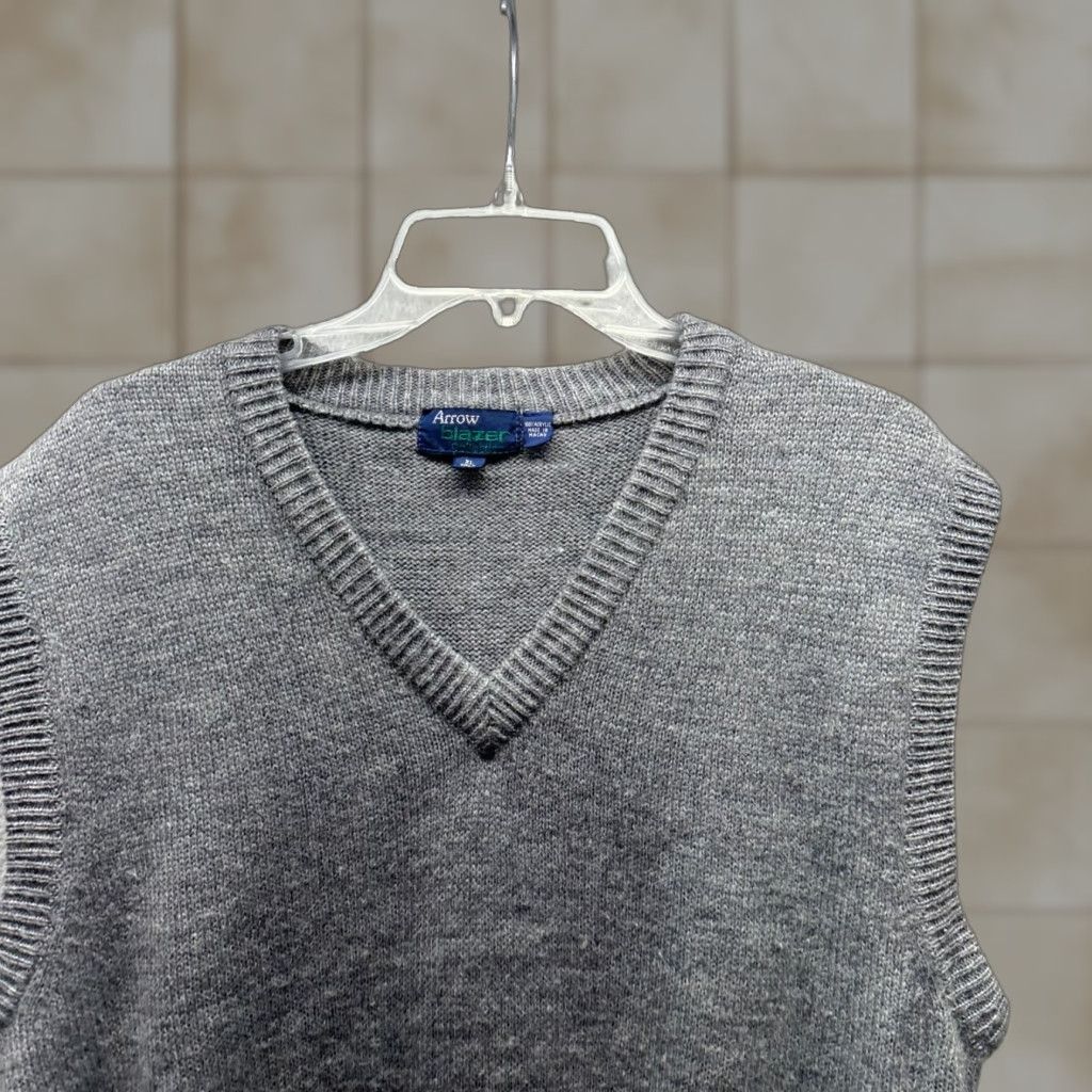 Arrow VINTAGE Arrow Sweater Vest Mens XL Gray Acrylic Knit 80s Preppy Retro/Vintage Men’s Vest XL Gray Arrow Sweater Vest Mens XL Size US XL / EU 56 / 4 - 1 Thumbnail