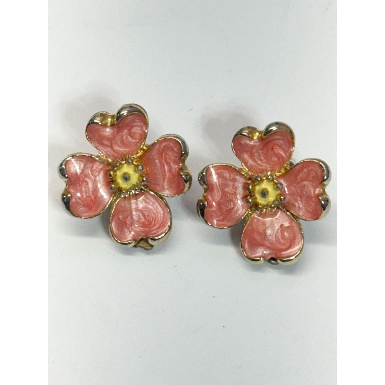 Vintage Vintage pink enamel flower clip on earrings Size ONE SIZE - 3 Thumbnail