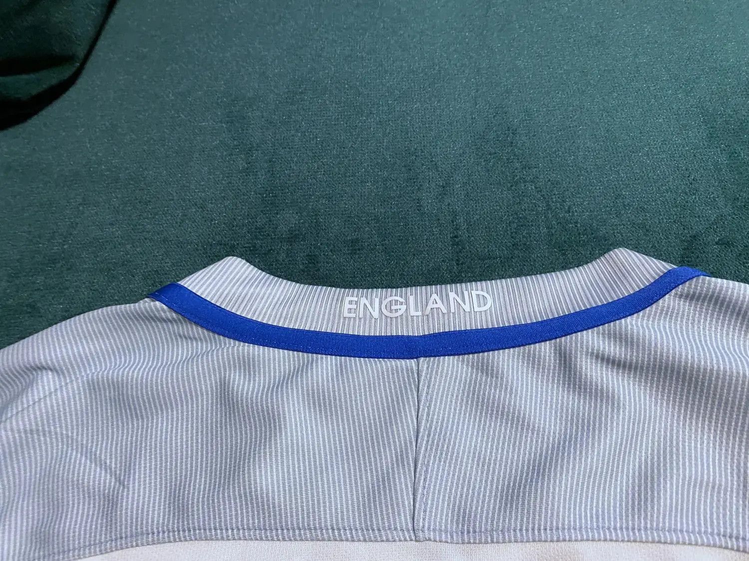 Nike England 2016 football Soccer Jersey Nike shirt size L Size US L / EU 52-54 / 3 - 4 Thumbnail