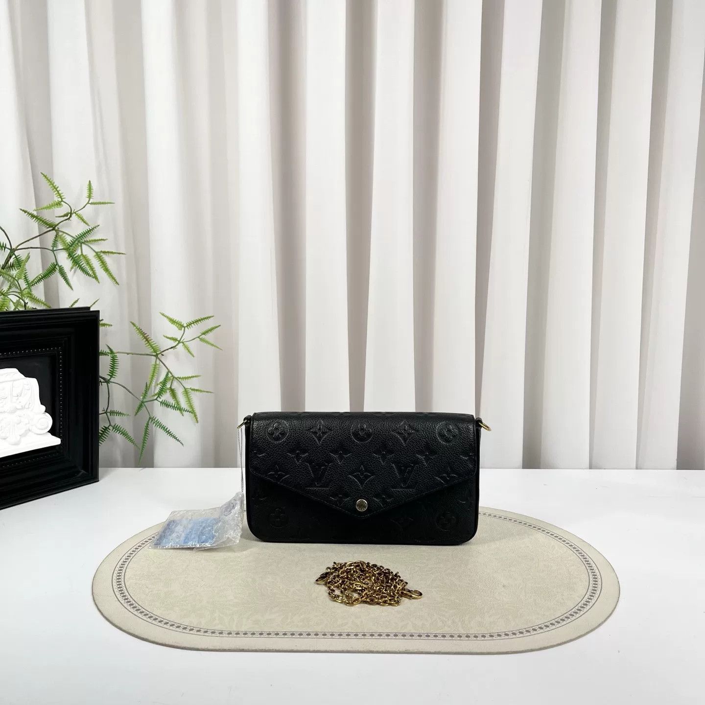 Louis Vuitton Pre-loved Bag Very good condition Size ONE SIZE - 1 Thumbnail