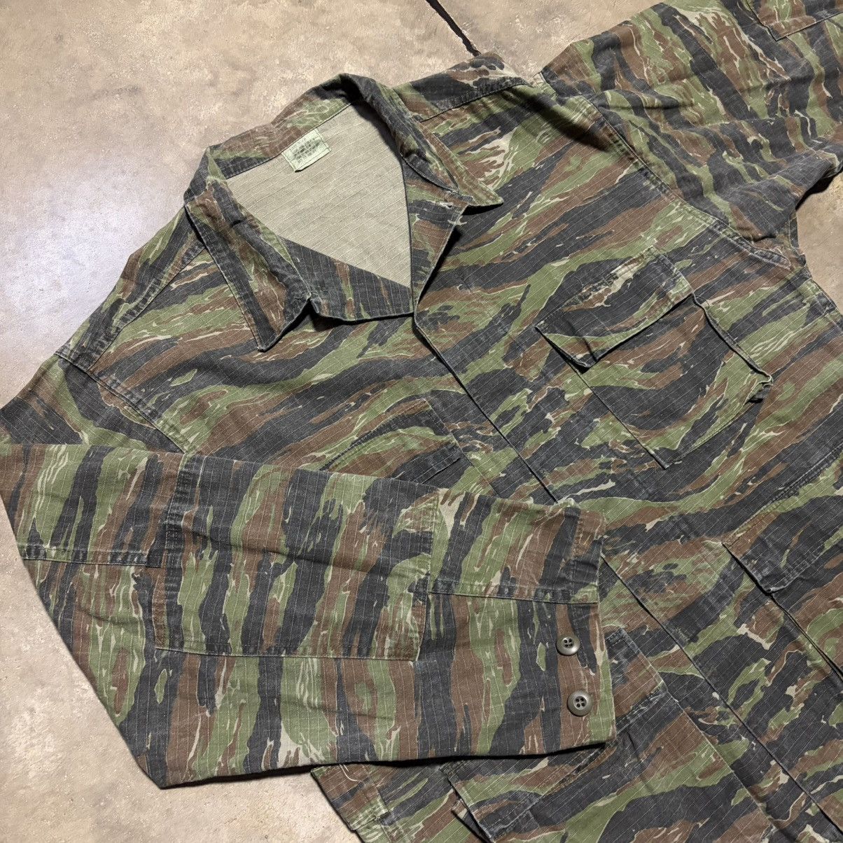 Vintage Vintage Tiger Stripe Camo Jacket Military Field Shirt 80s Size US XL / EU 56 / 4 - 7 Thumbnail