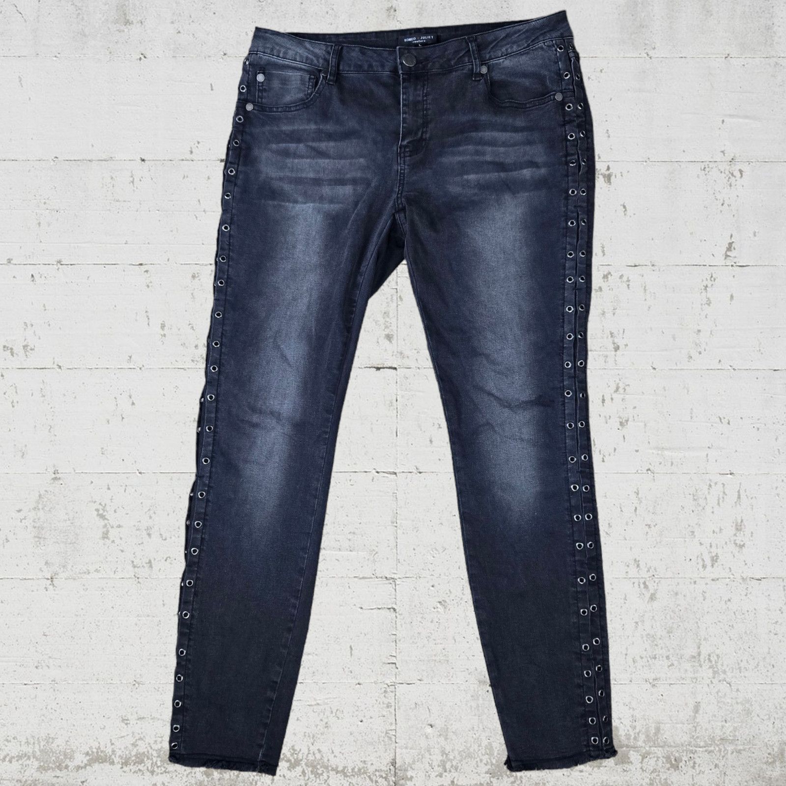 Other Washed Black Eyelet Skinny Jeans Size Large Size 34" / US 12 / IT 48 - 2 Thumbnail