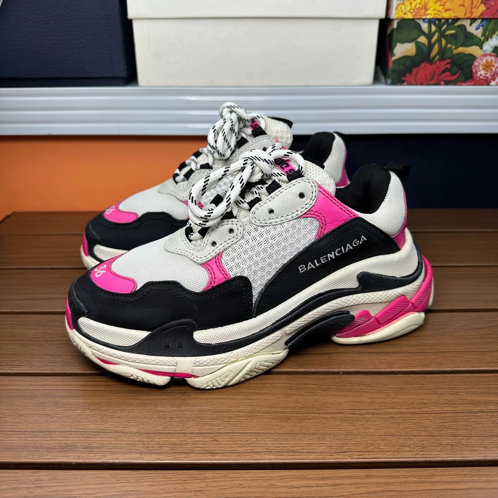 Balenciaga Balenciaga Black Lowtop Sneakers it_36 Women Size US 6 / IT 36 - 1 Thumbnail