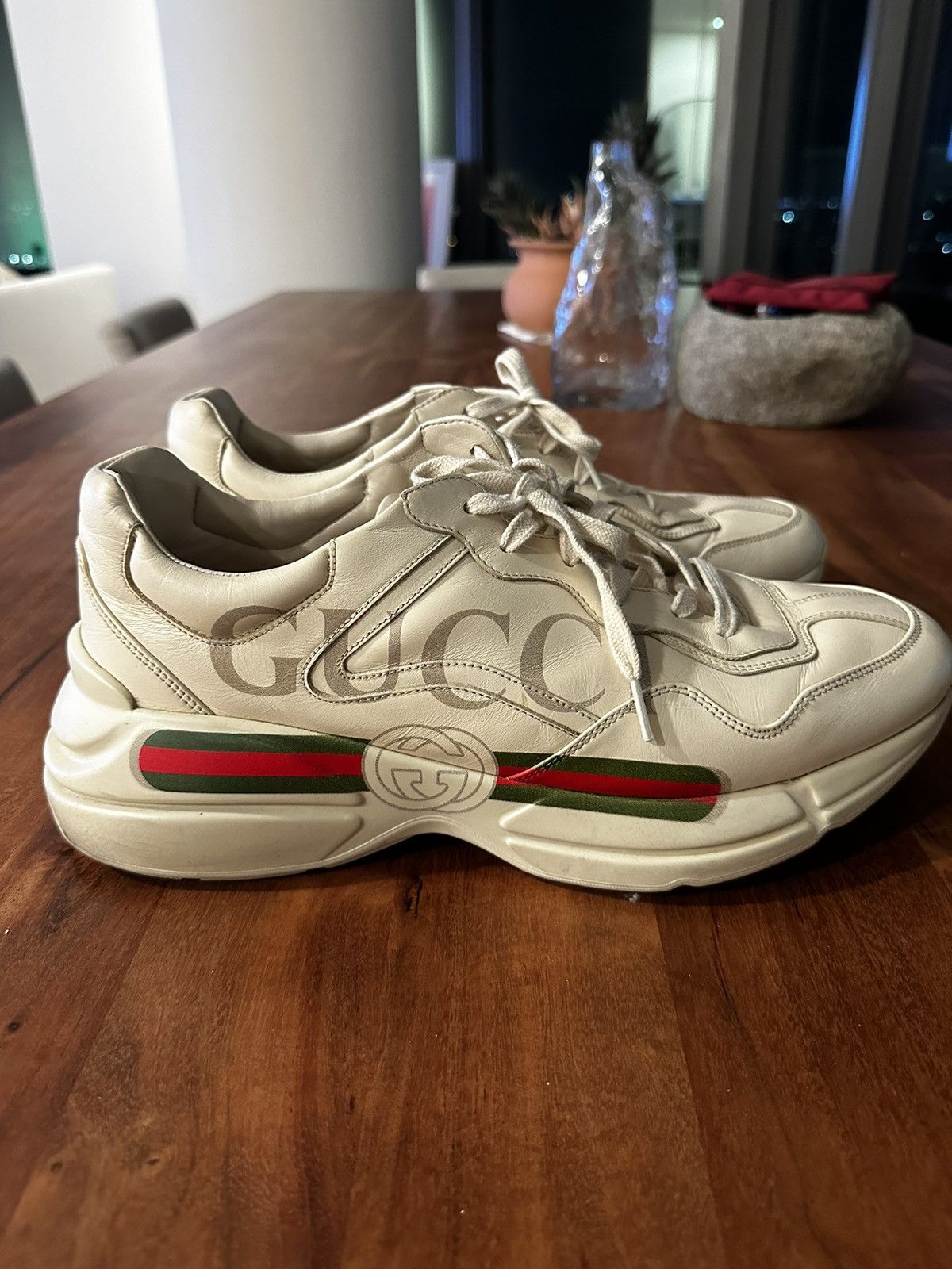 Gucci logo sneakers hot sale