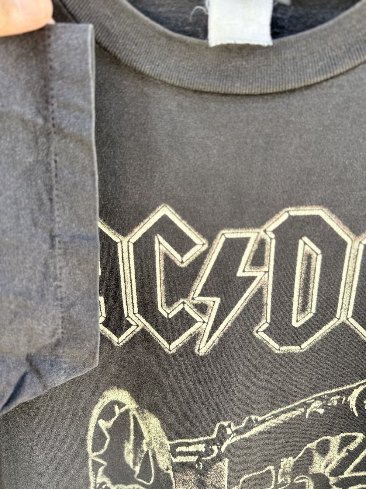 Band Tees Thrashed Vintage 90s ACDC WE SALUTE YOU Rock Grunge Faded T Size US L / EU 52-54 / 3 - 9 Thumbnail
