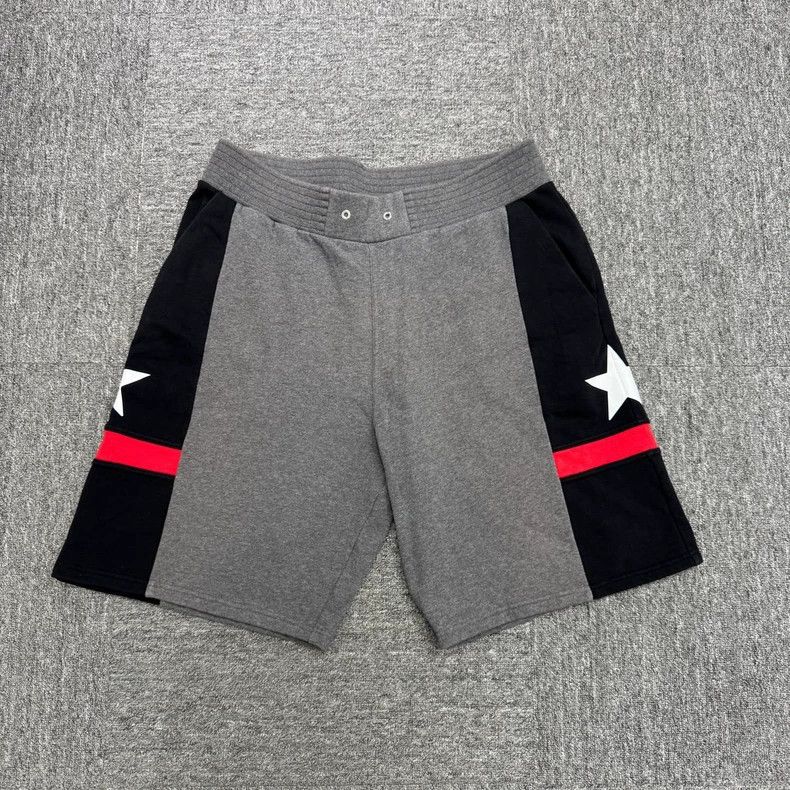 Givenchy Givenchy Star print patched shorts Size US 32 / EU 48 - 1 Thumbnail