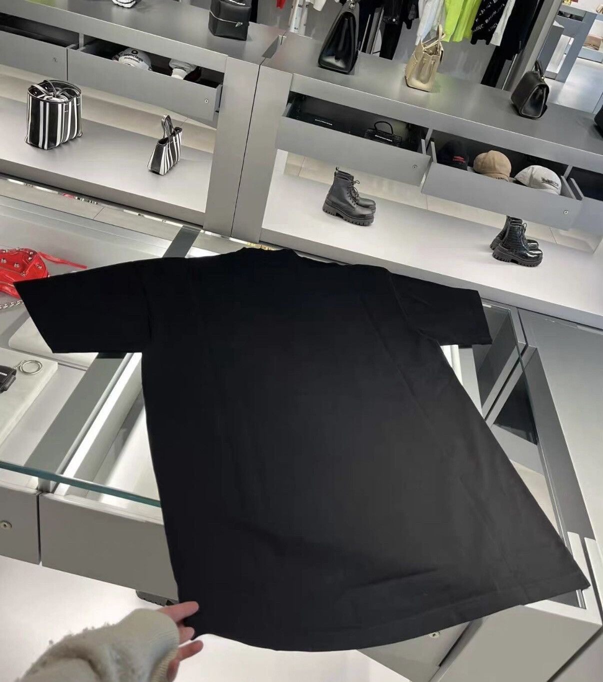 Balenciaga Balenciaga Reverse Logo Short Sleeve T-Shirt Size US S / EU 44-46 / 1 - 5 Thumbnail