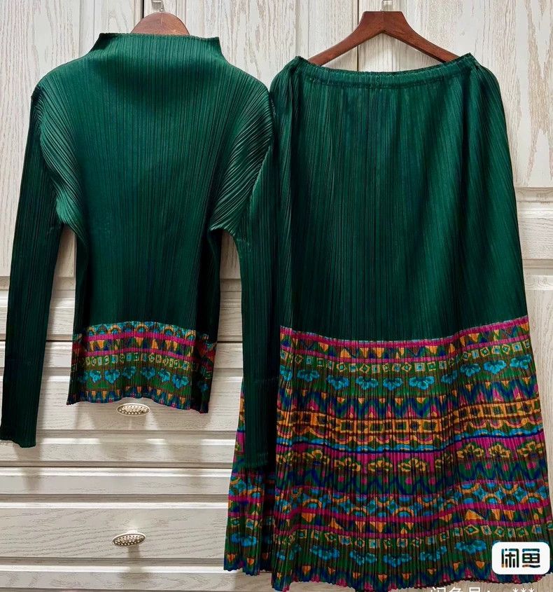 Issey Miyake Green pleated long-sleeved shirt