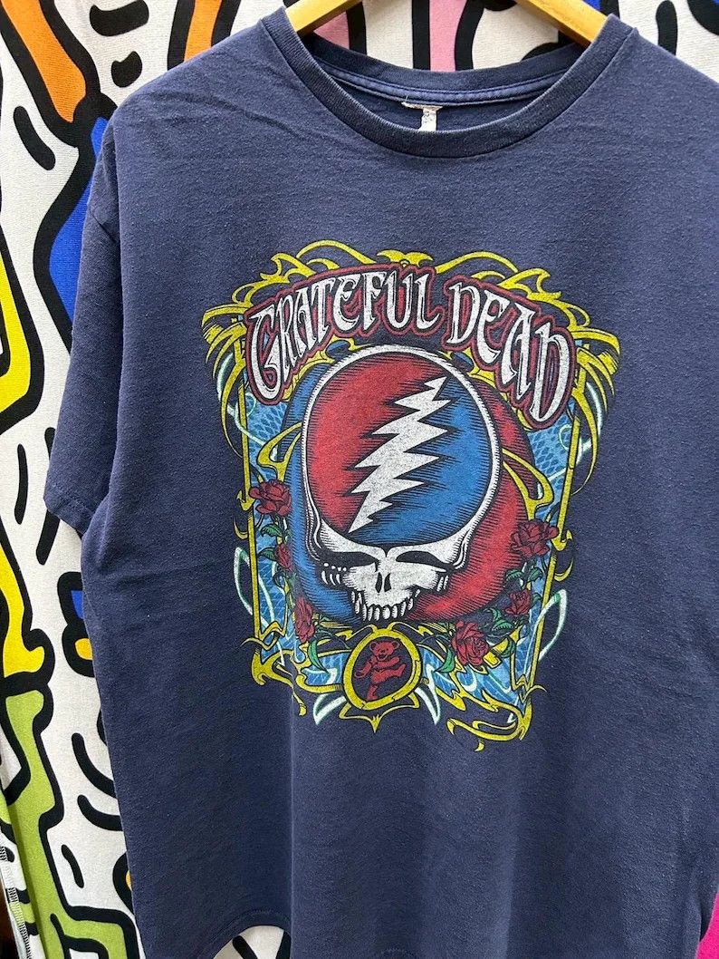 Vintage Vintage 2000s Grateful Dead tshirt size XL Size US XL / EU 56 / 4 - 1 Thumbnail