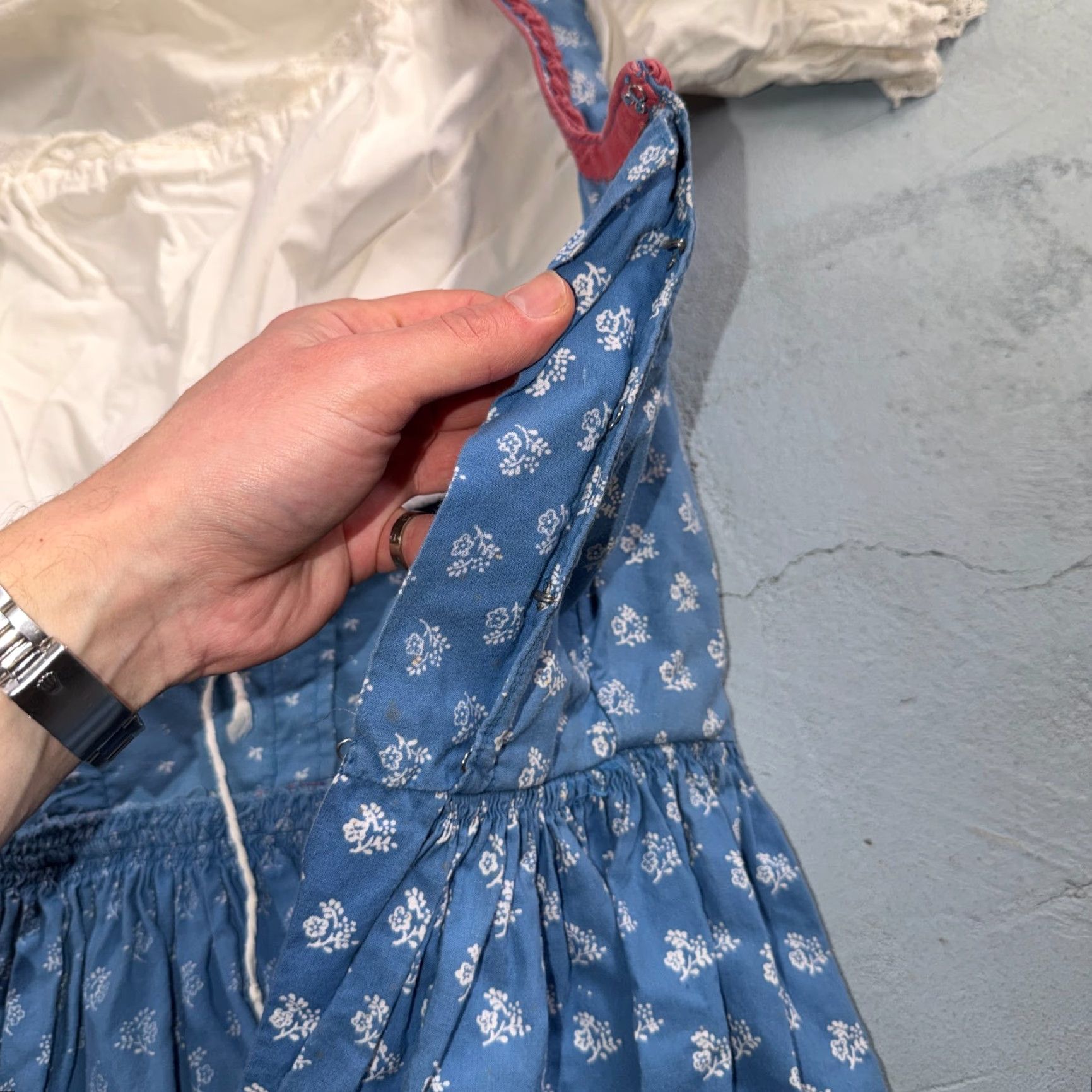 Vintage VINTAGE Wallach Wallach Volkskunfthaus Munchen Antique Dress German Smocked Handmade Dirndl 50s Gold 1900s Size XS / US 0-2 / IT 36-38 - 4 Thumbnail