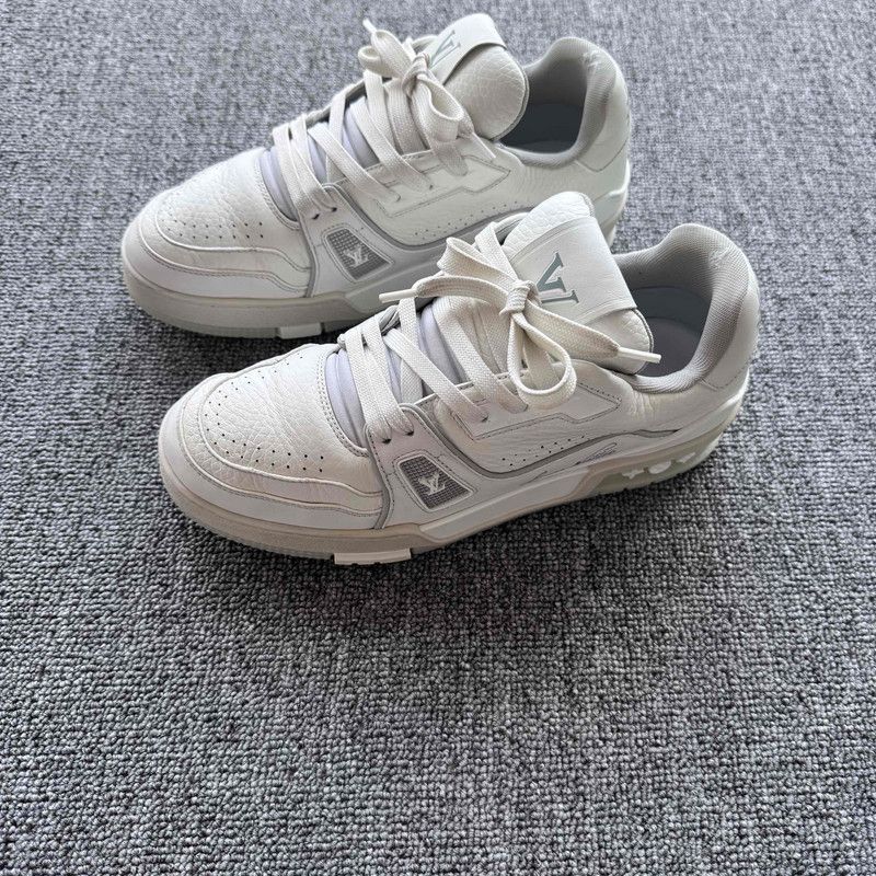Louis Vuitton Louis Vuitton Trainer Low-Top Sneaker in White 0079 Size US 7 / IT 37 - 1 Thumbnail