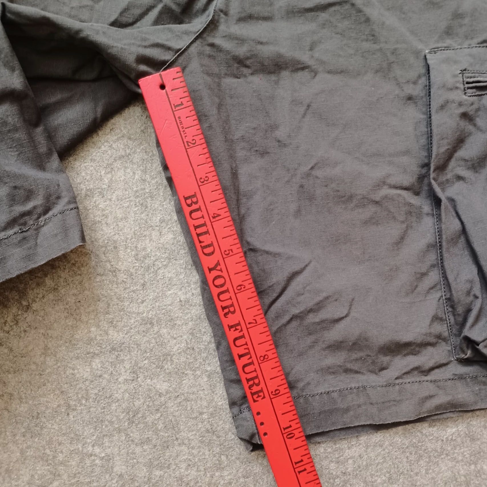 Nike VINTAGE Nike Shorts Mens 34 Black Faded Logo Cargo Zip Pockets Athletic Casual Size US 34 / EU 50 - 5 Thumbnail