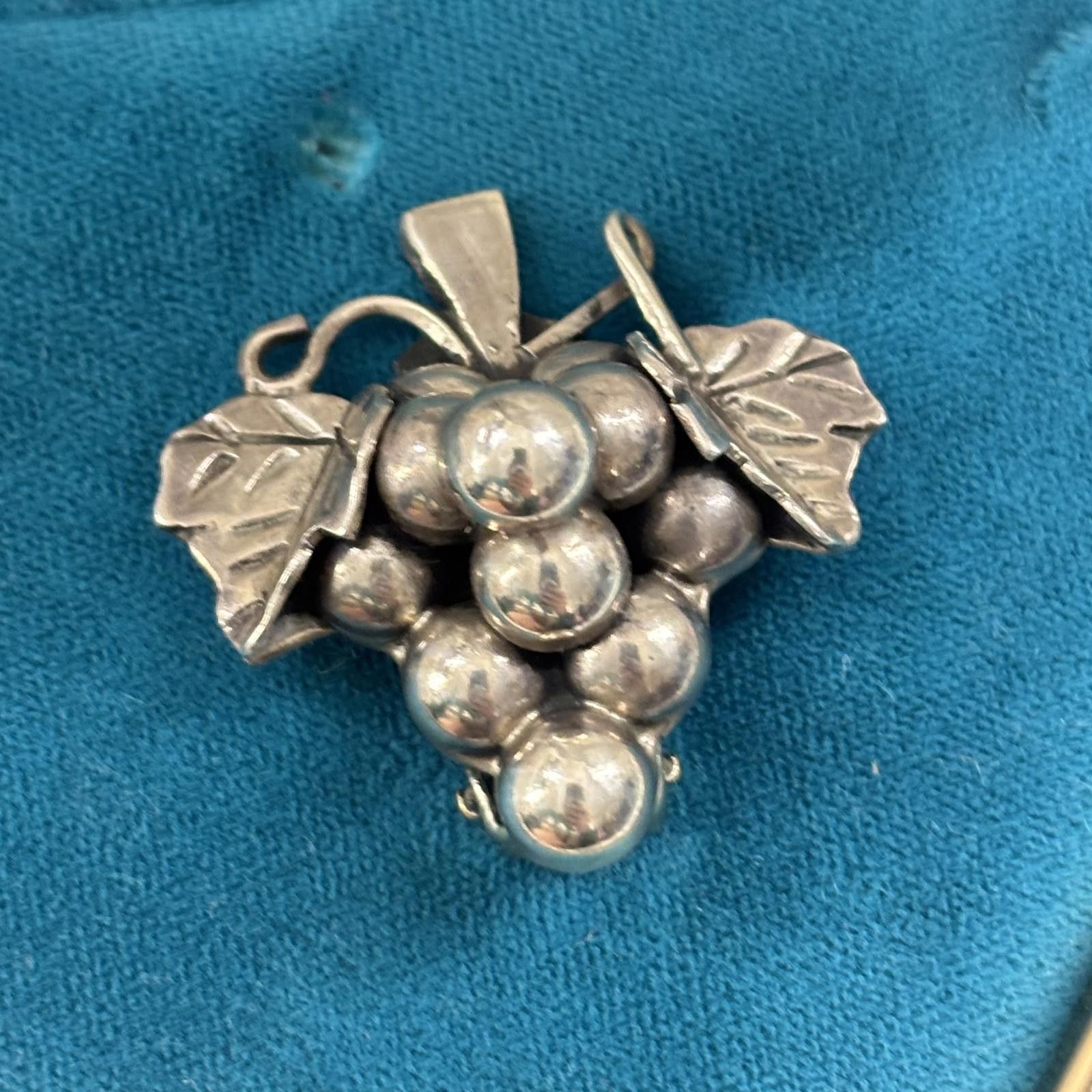 Other Vtg Sterling Taxco Mexico grape cluster clip on earrings Size ONE SIZE - 3 Thumbnail