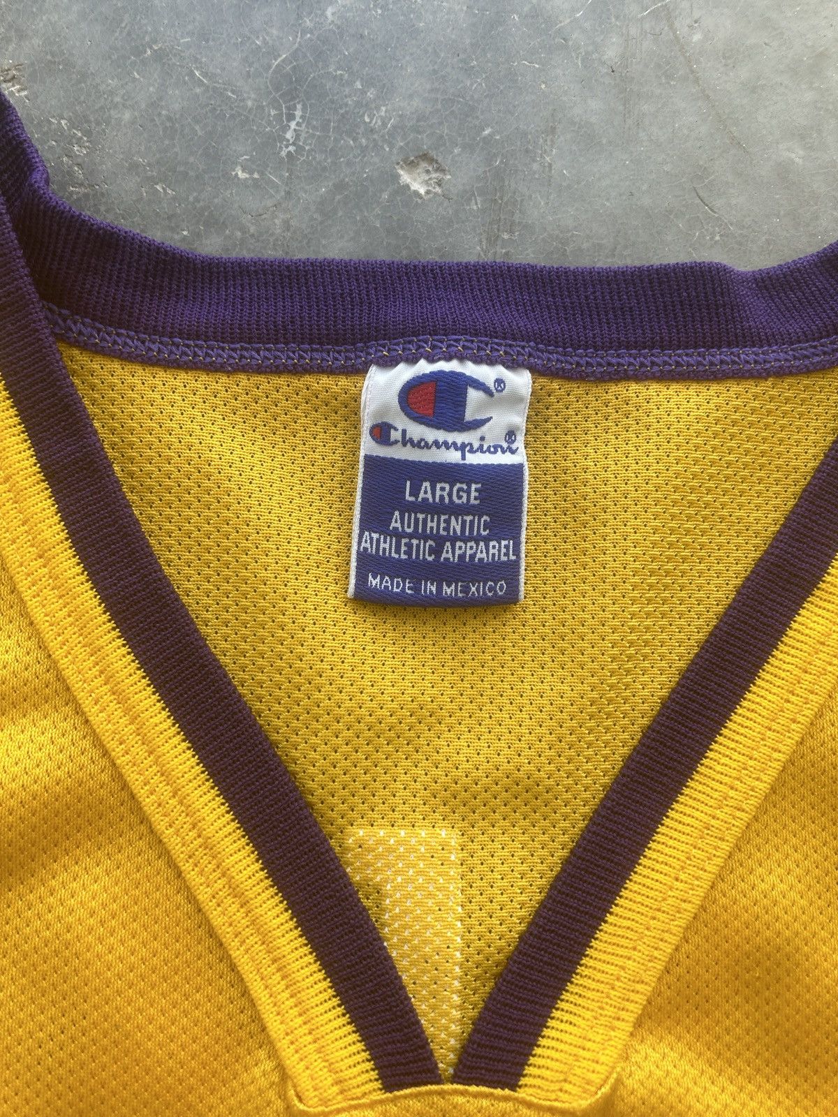 Champion × NBA × Vintage Vintage 90s Champion Lakers Shaquille O’Neal Jersey #34 Size US L / EU 52-54 / 3 - 5 Thumbnail