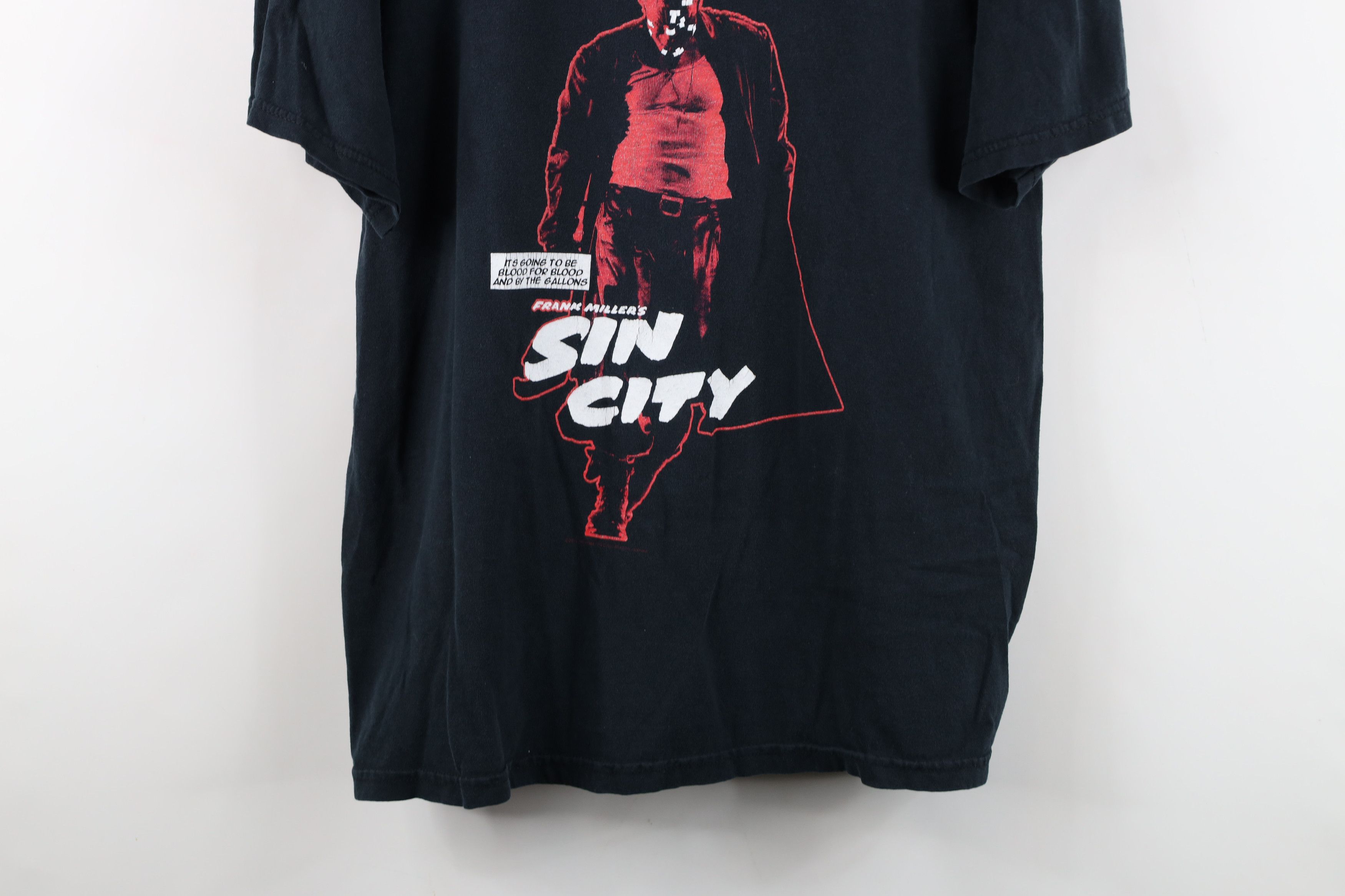 Gildan × Vintage Vintage Y2K 2005 Frank Miller Sin City Short Sleeve T-Shirt Size US L / EU 52-54 / 3 - 3 Thumbnail