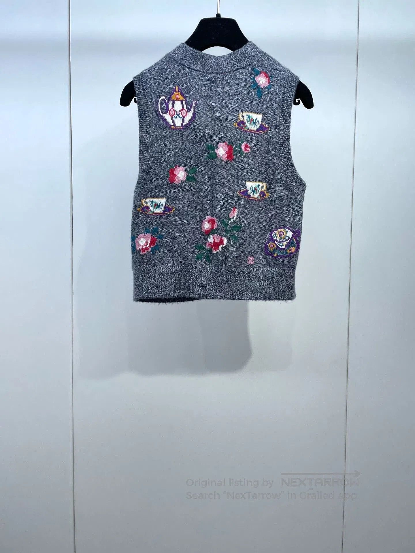 Chanel Chanel 24A Gray Floral Vest. Size S / US 4 / IT 40 - 2 Thumbnail