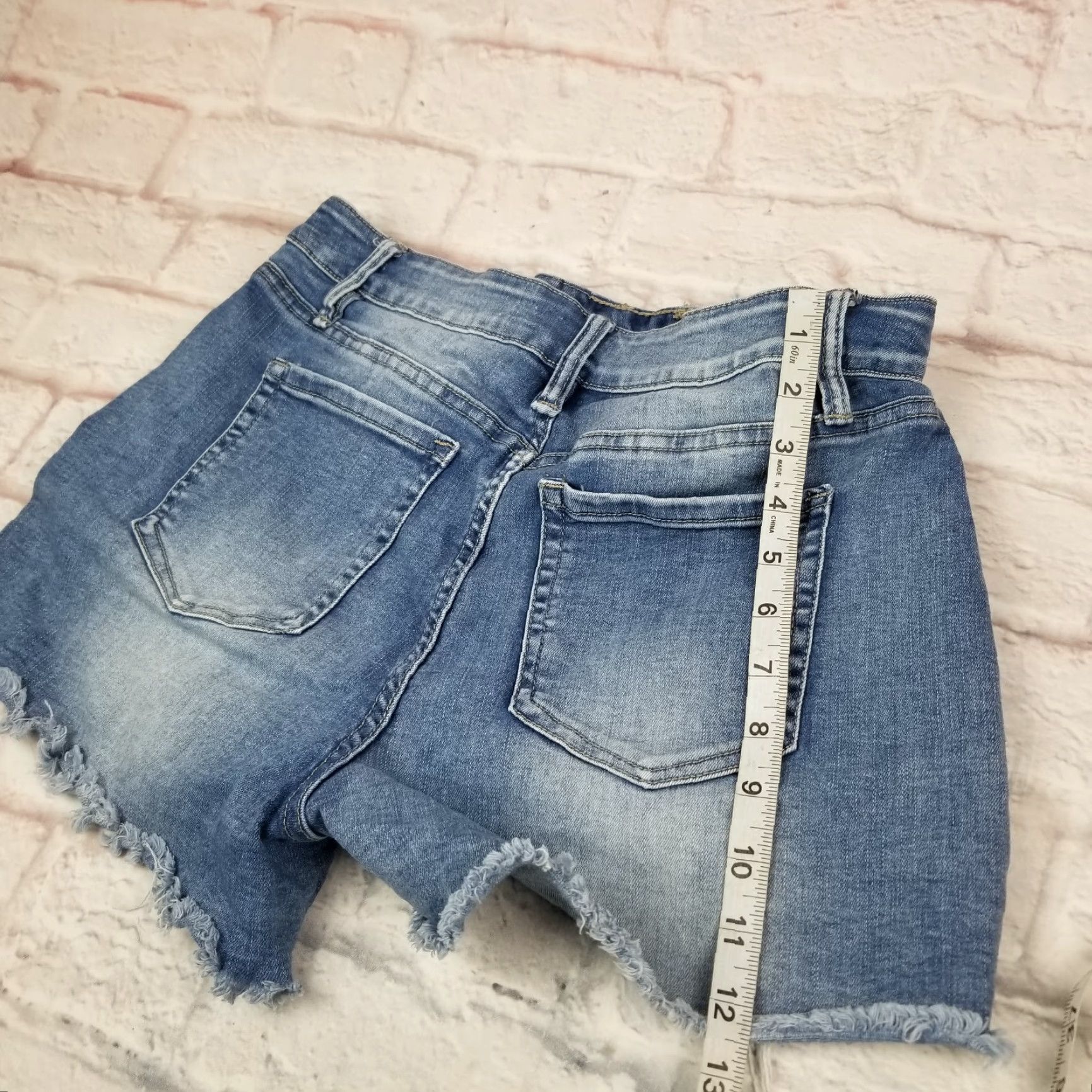 Vintage YMI Dream Womens Jean Shorts Denim Button-Fly High Rise Cut Off Distressed Sz 11 Size 32" / US 10 / IT 46 - 7 Thumbnail