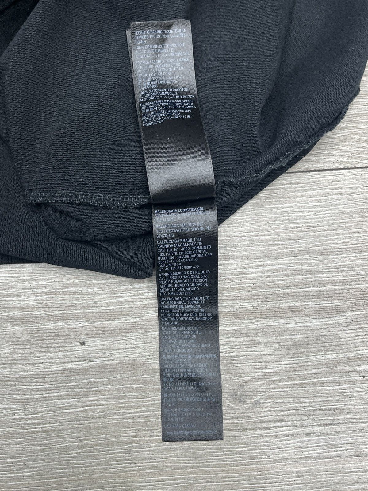 Balenciaga Balenciaga Black Cotton Oversized Tape Logo Tee Size US M / EU 48-50 / 2 - 10 Thumbnail