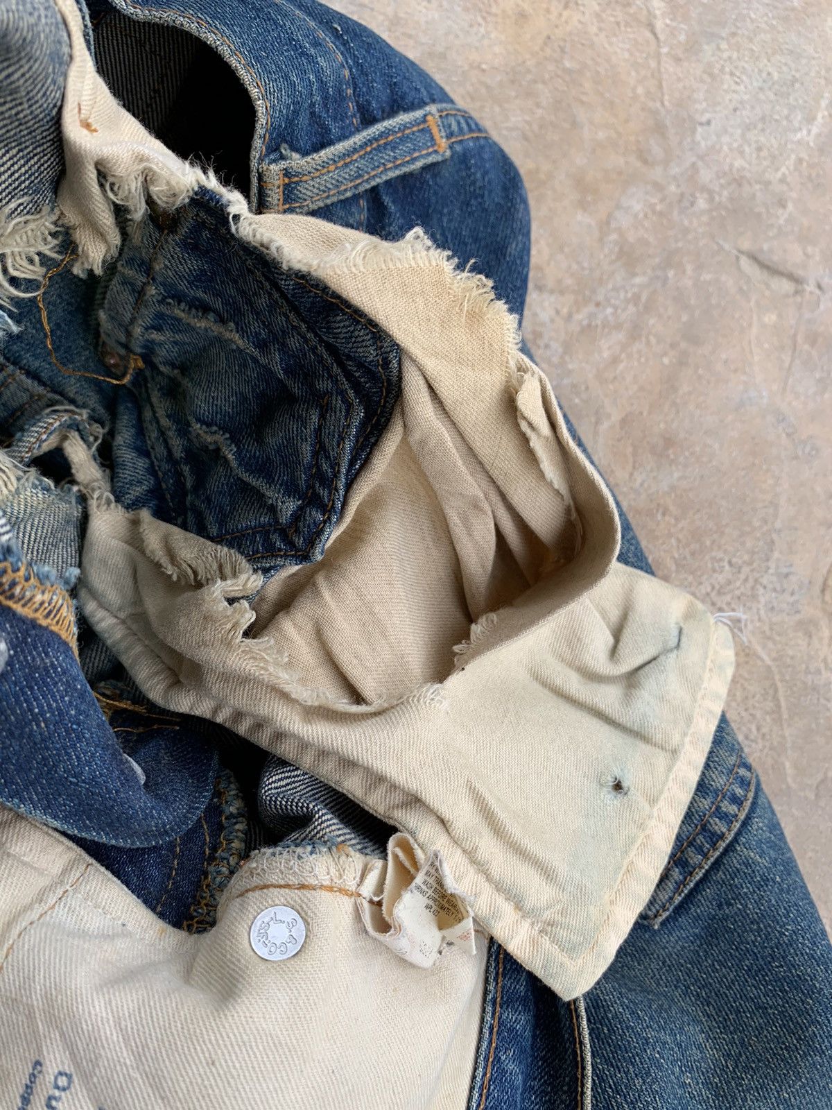Levi's × Vintage Big E Vintage Levi’s 501 Redline Jeans Selvedge Distressed Size US 29 - 22 Thumbnail