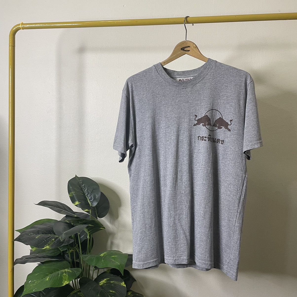 Vintage Vintage 90s Red Bull Parody Thailand Fighting Bulls T Shirt Size US L / EU 52-54 / 3 - 3 Thumbnail