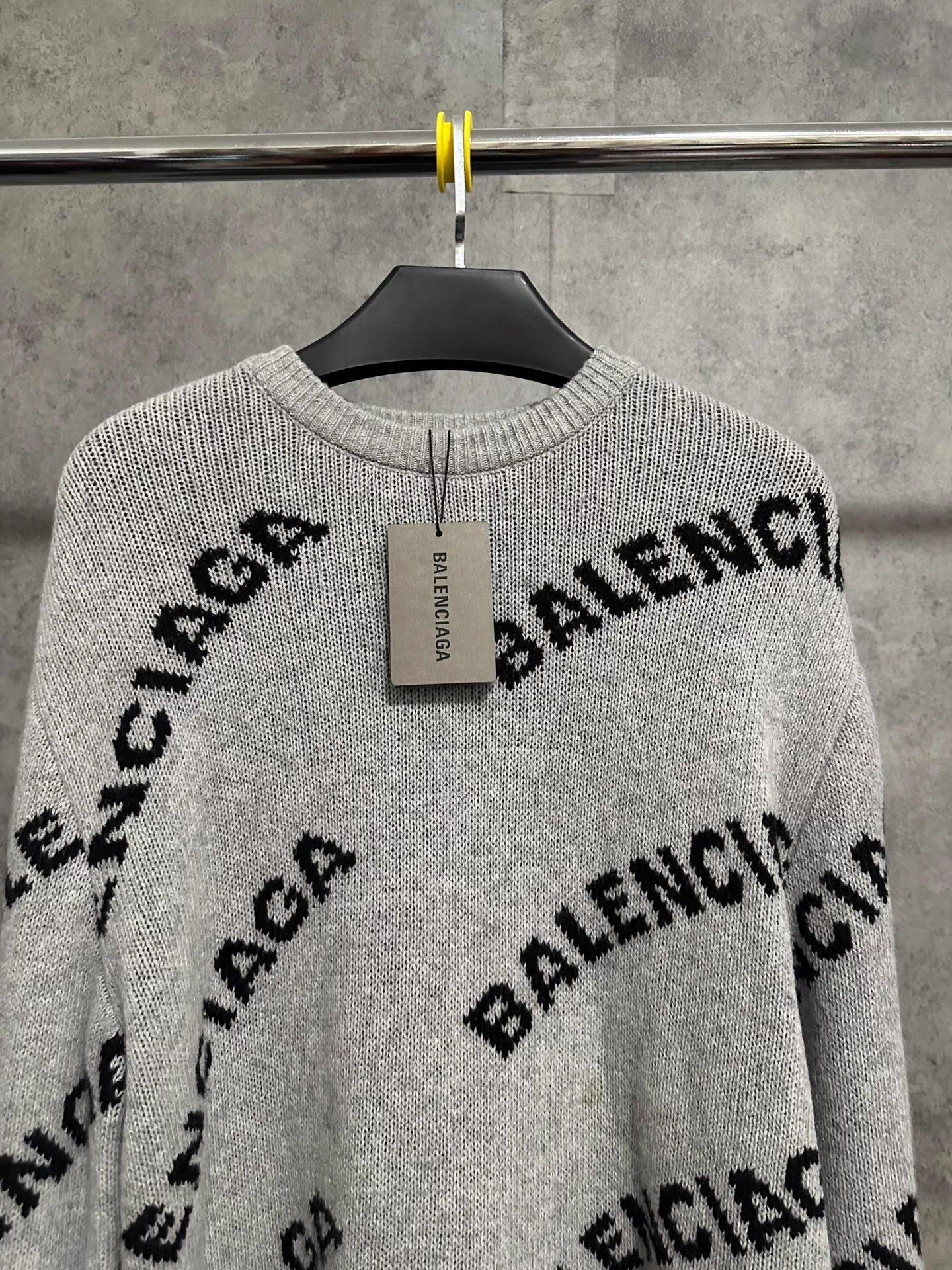Balenciaga balenciaga sweaters Size US M / EU 48-50 / 2 - 4 Thumbnail