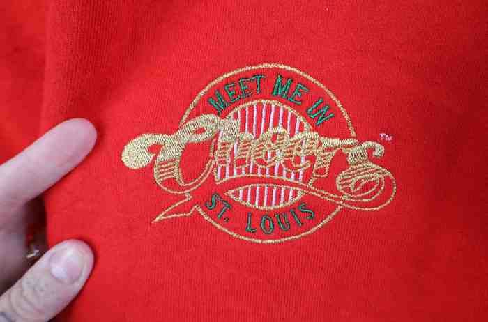 Vintage Vintage 90s Meet Me In St Louis Cheers Bar Sweatshirt Size US XXL / EU 58 / 5 - 4 Thumbnail