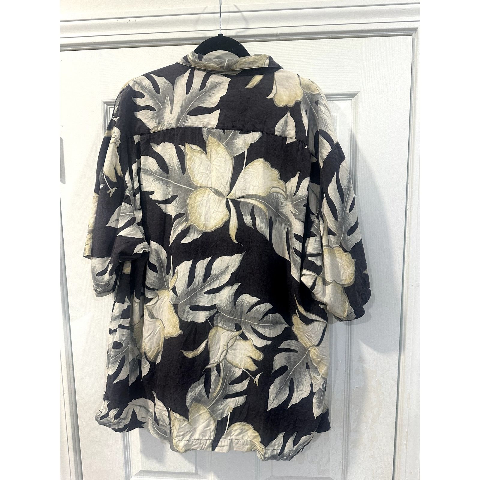 Tommy Bahama Tommy Bahama Silk Shirt XL Floral Hawaiian Button 100% Silk Size US XL / EU 56 / 4 - 2 Thumbnail