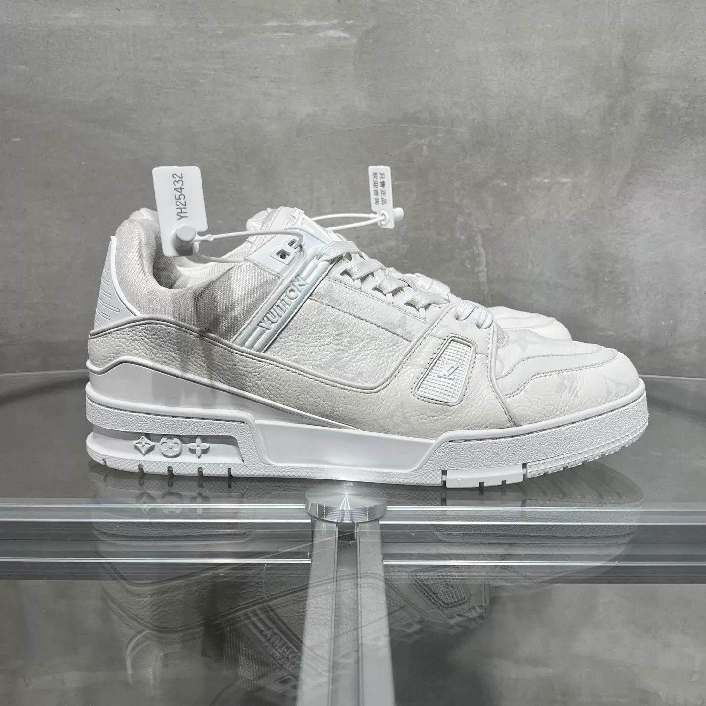 Louis Vuitton LV Trainer White Monogram Shadow UK7 Size US 8 / EU 41 - 4 Thumbnail