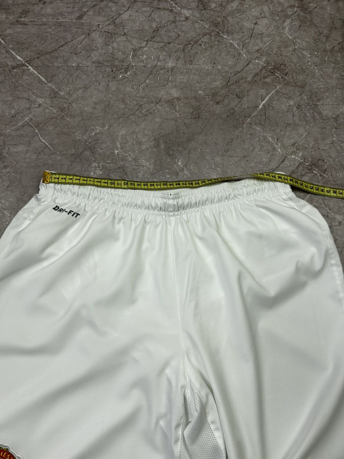 Nike Vintage Nike Manchester United shorts size L Size US L / EU 52-54 / 3 - 8 Thumbnail