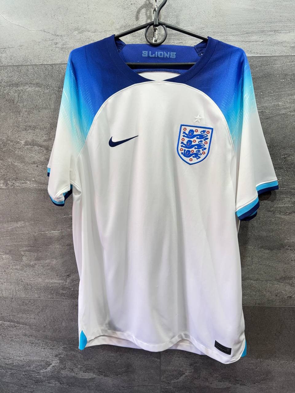 Nike ENGLAND 2022 HOME SHIRT FOOTBALL SOCCER JERSEY NIKE Size US L / EU 52-54 / 3 - 1 Thumbnail