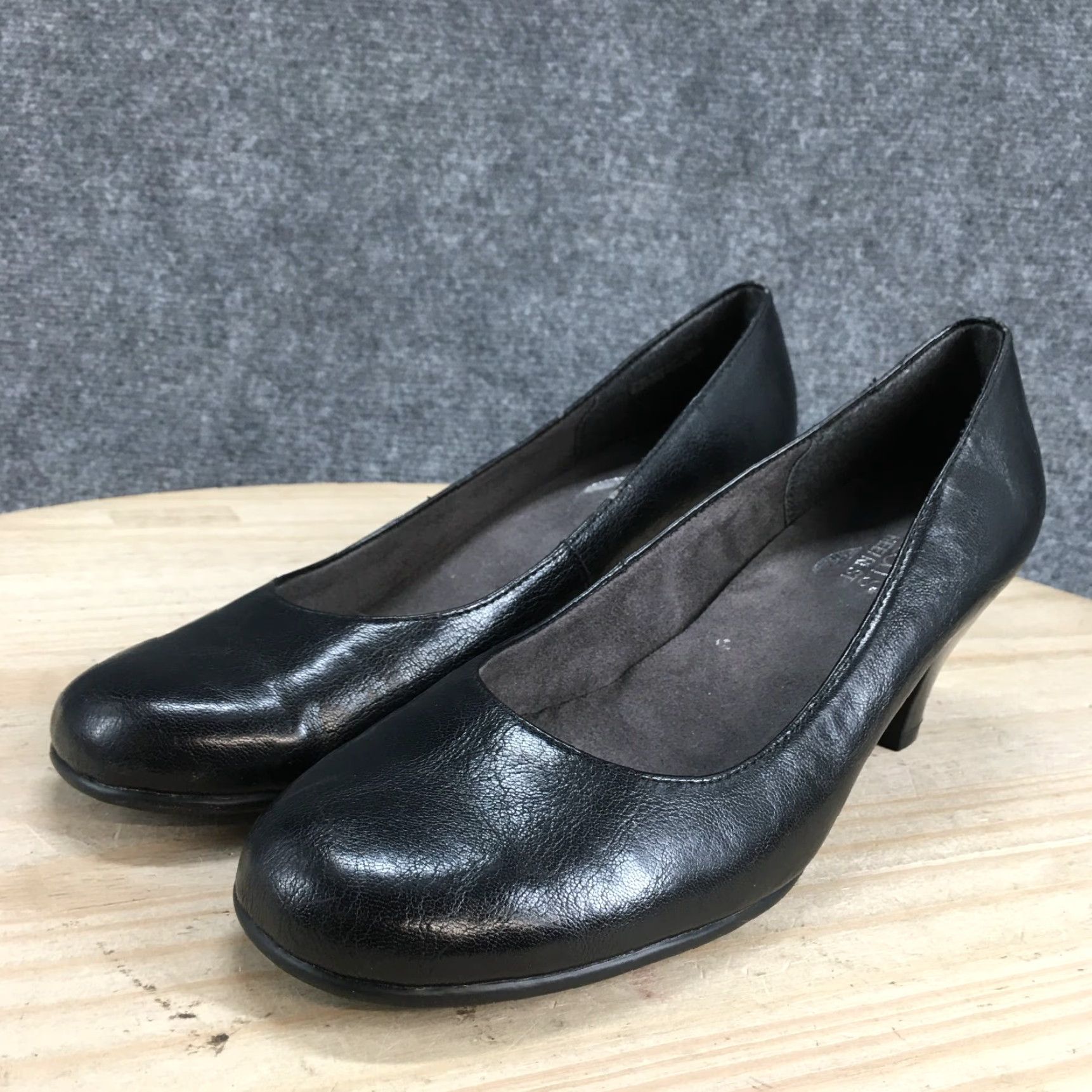 Vintage Aerosoles Wise Guy Pumps Leather Black Slip On Mid Heels Womens 9.5M Casual Pumps Current Size 9.5 M Black Leather Size US 10 / IT 40 - 7 Thumbnail