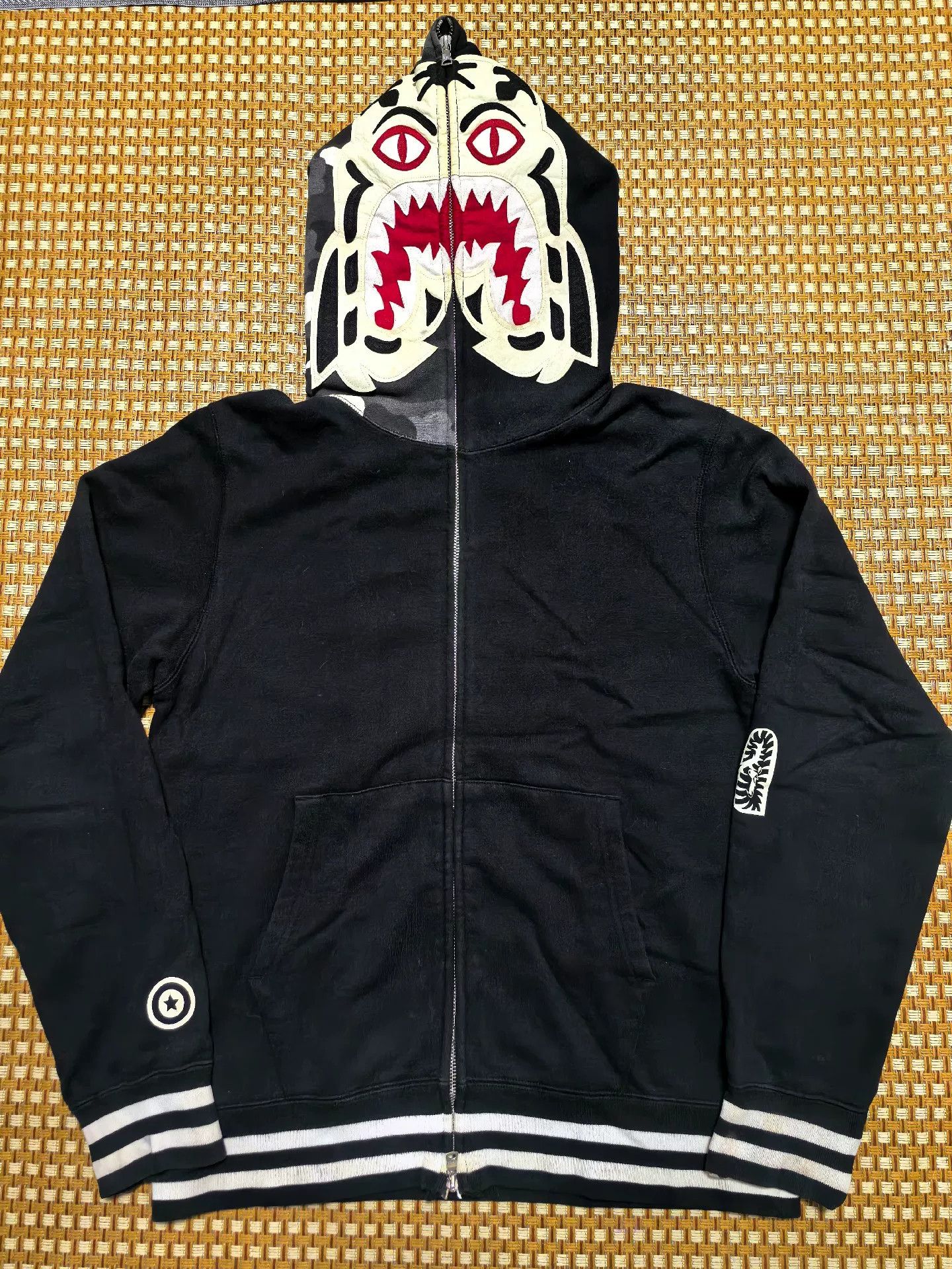 Bape Bape Multi Shark Sweatshirt Pullover Size US L / EU 52-54 / 3 - 1 Thumbnail
