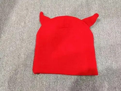 Other Devil Pretty Btch Decade Graphic No Cuff Knit Beanie Hat Red Size ONE SIZE - 2 Thumbnail