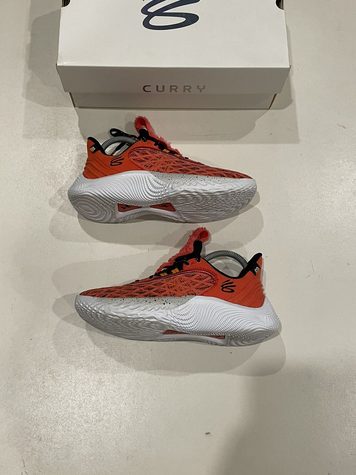 Under Armour Under Armour Curry Flow 9 Sesame Street Elmo Basketball Shoe Size US 6 / EU 39 - 13 Thumbnail